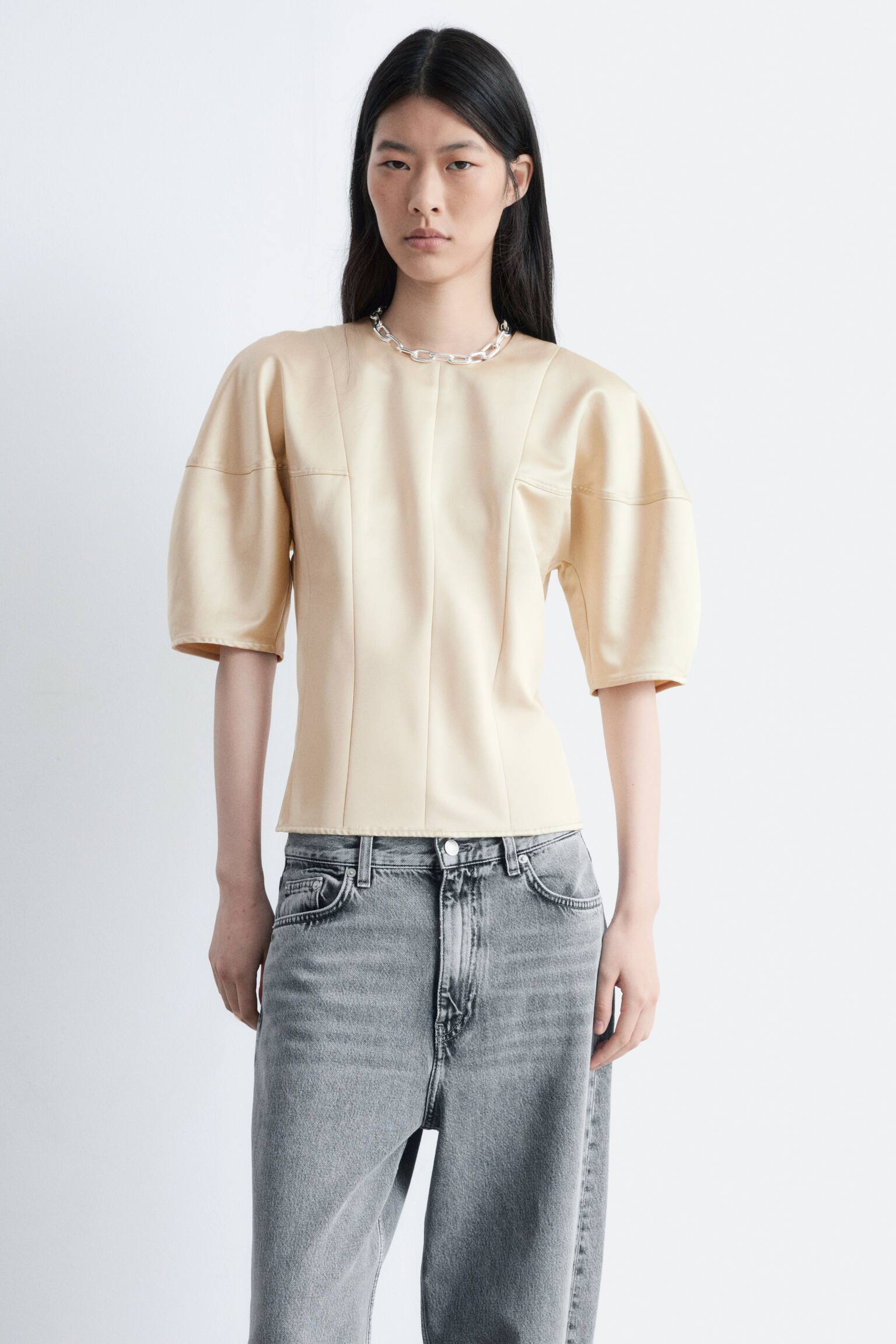 Satintopp med puffärm - Beige/Svart - 4