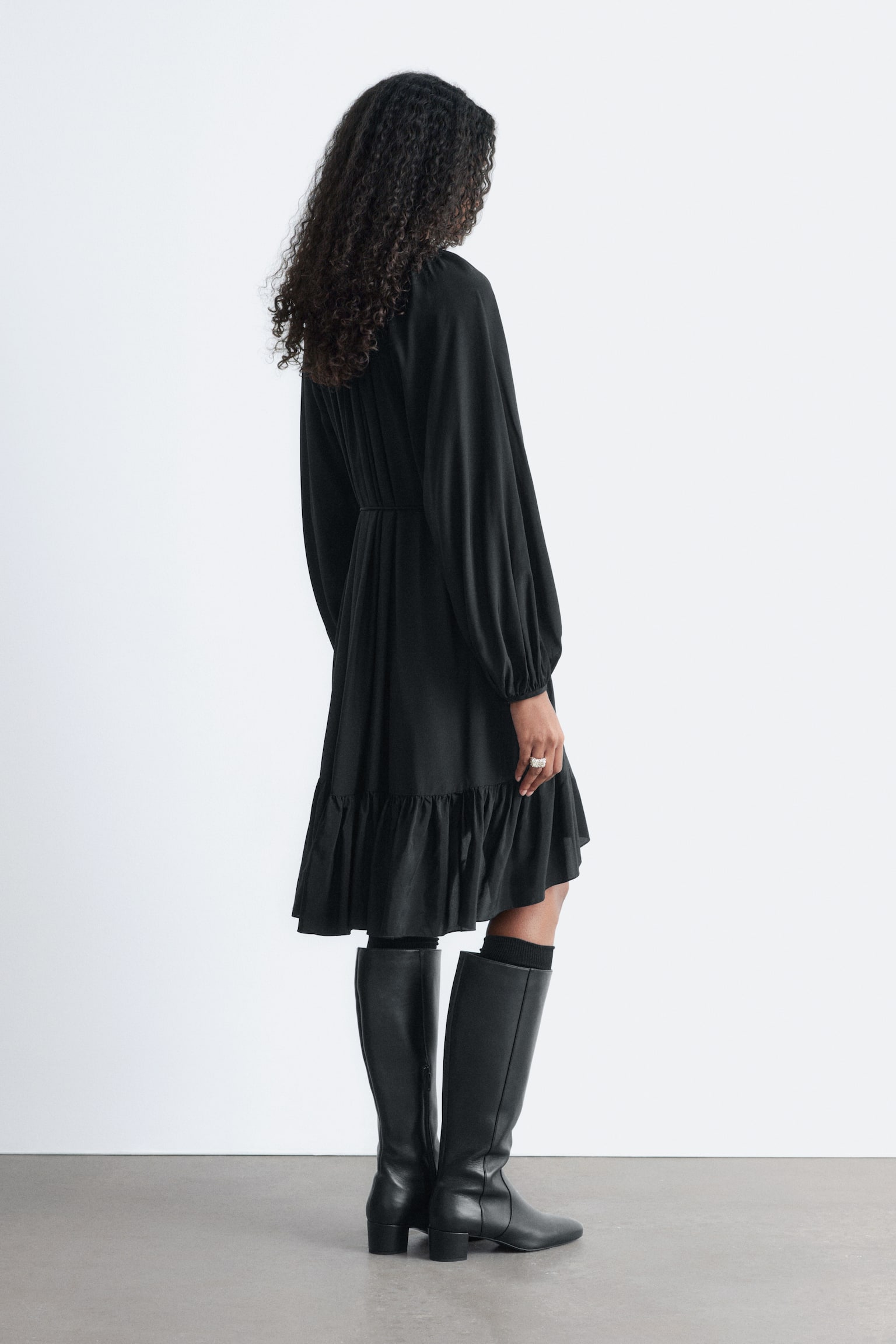 Robe courte volantée à manches bouffantes - Noir/Dark Red - 4