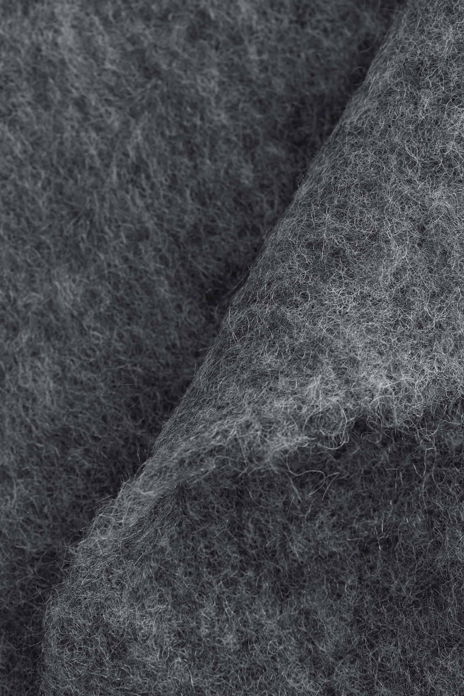 Триъгълен шал с мъхест завършек от мохерна смес - Тъмно сив меланж/Грейж Меланж - 3