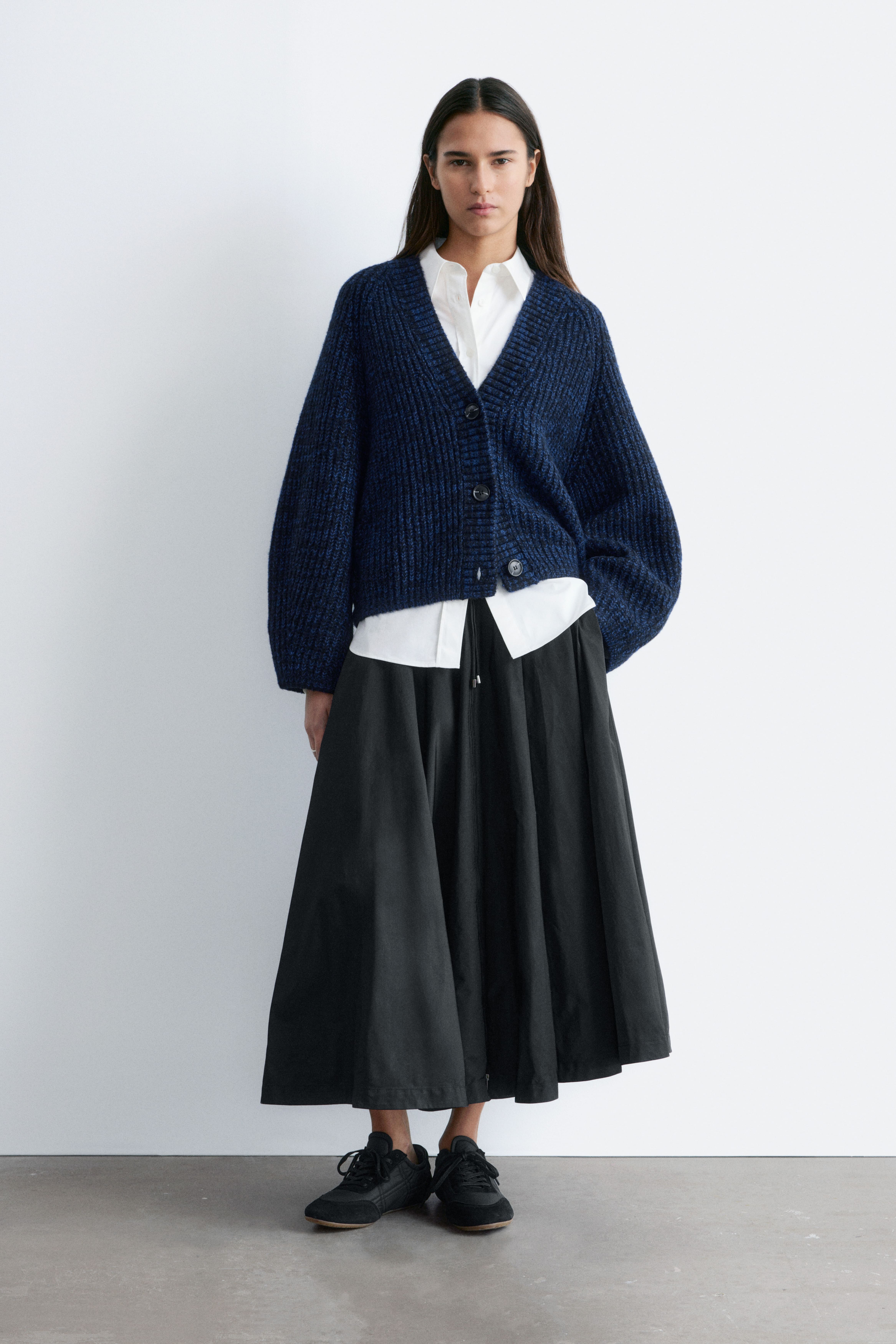 Kraftig ribstrikket cardigan - Blåmeleret/Mørkebrun