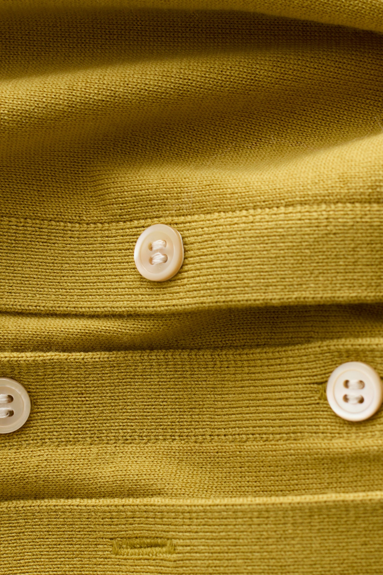 Dobbeltlagt cardigan i merinould - Sennepsgul/Sort - 9