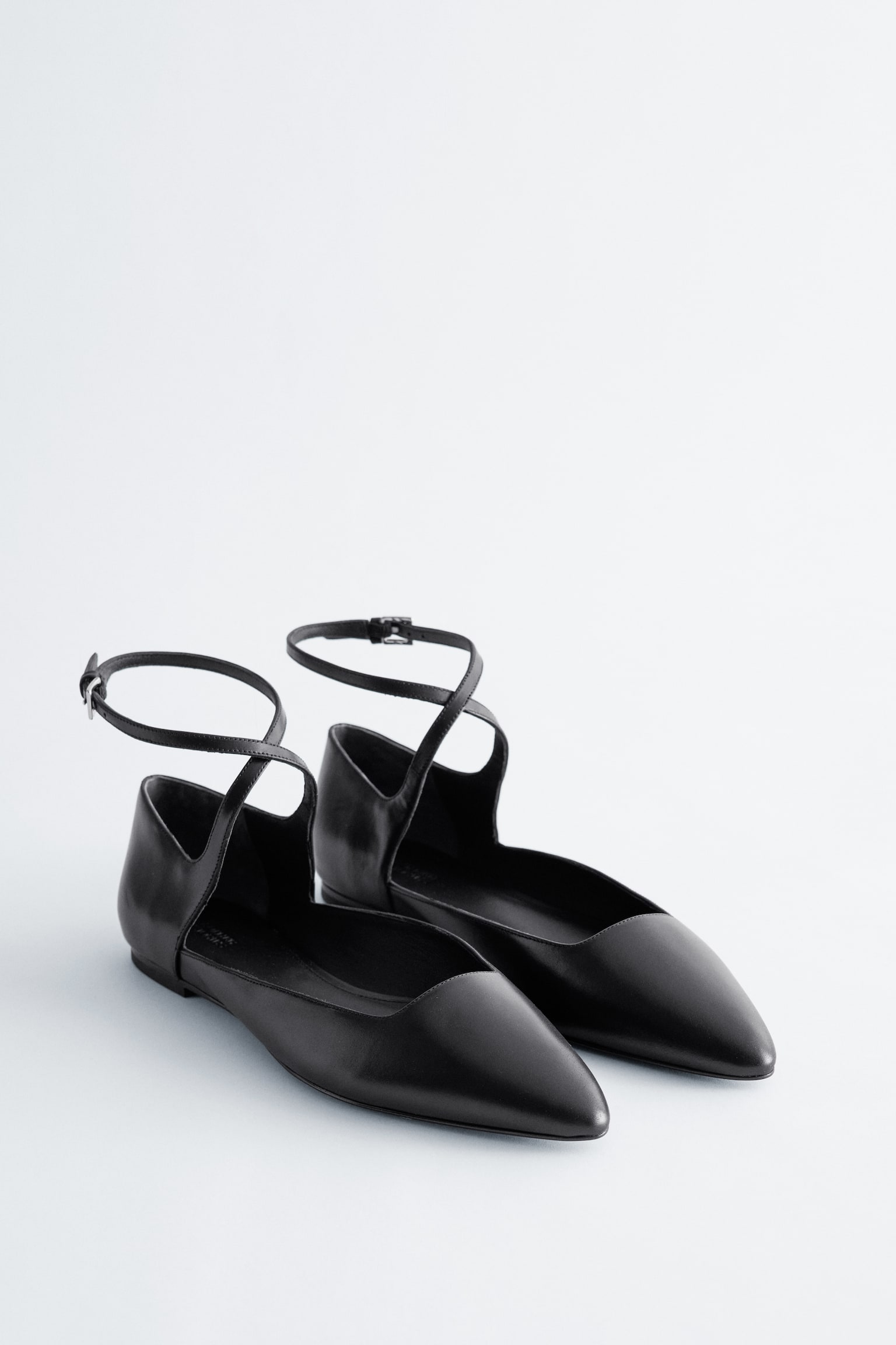 Ballerine in pelle con cinturino incrociato - Nero/Marrone cognac/Bianco - 5