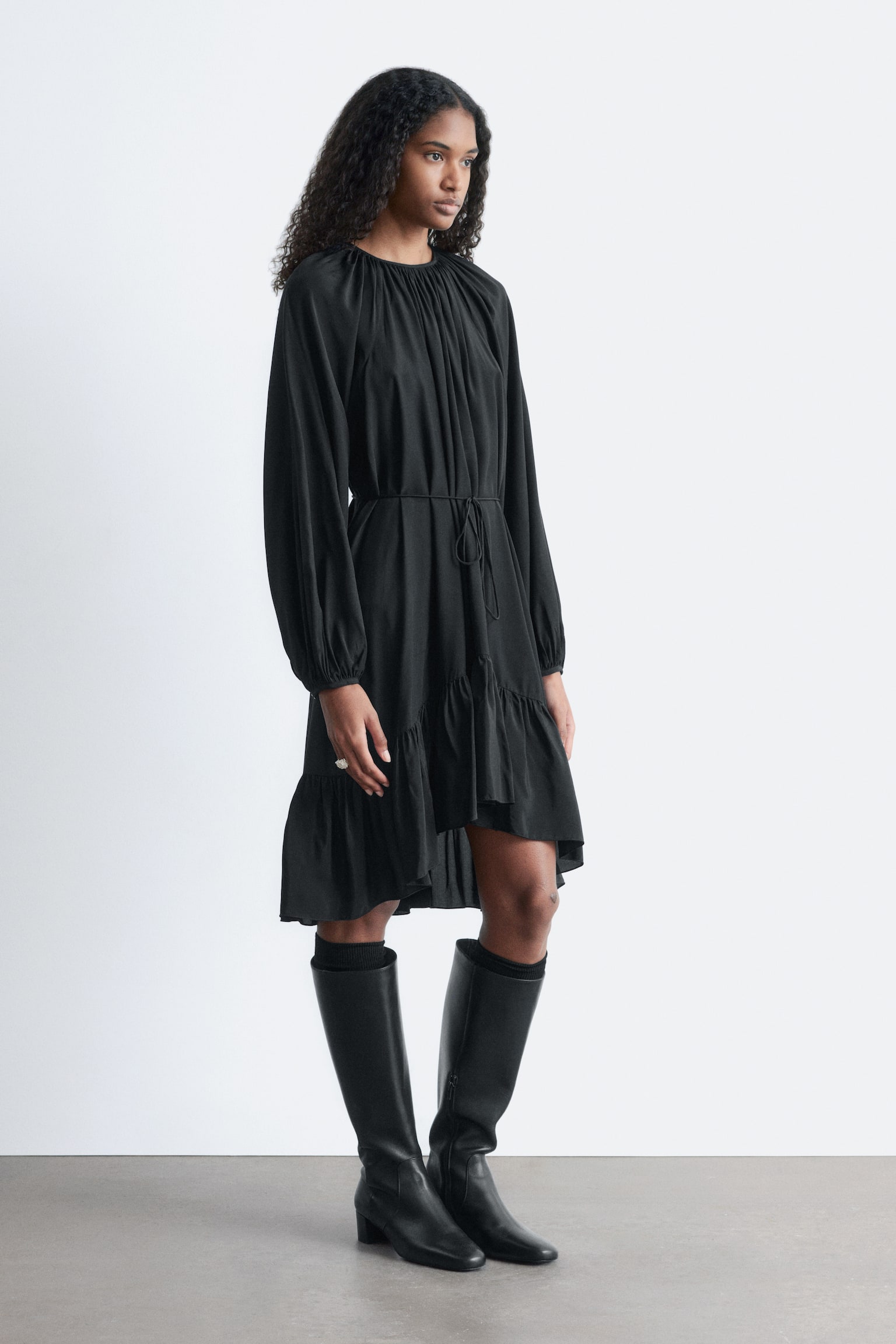 Robe courte volantée à manches bouffantes - Noir/Dark Red - 5