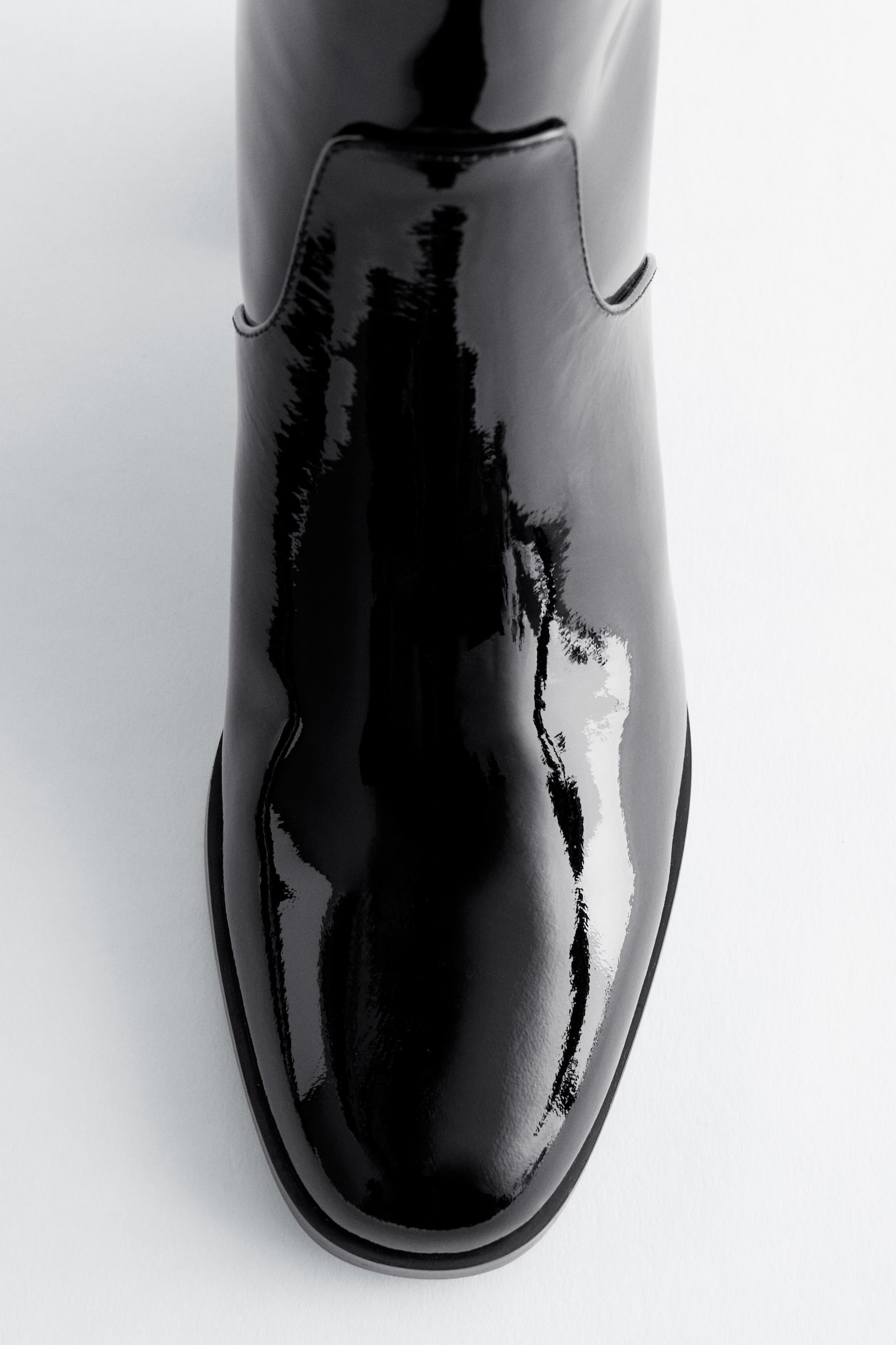 Ankelstøvler i laklæder med hæl - Sort - 4