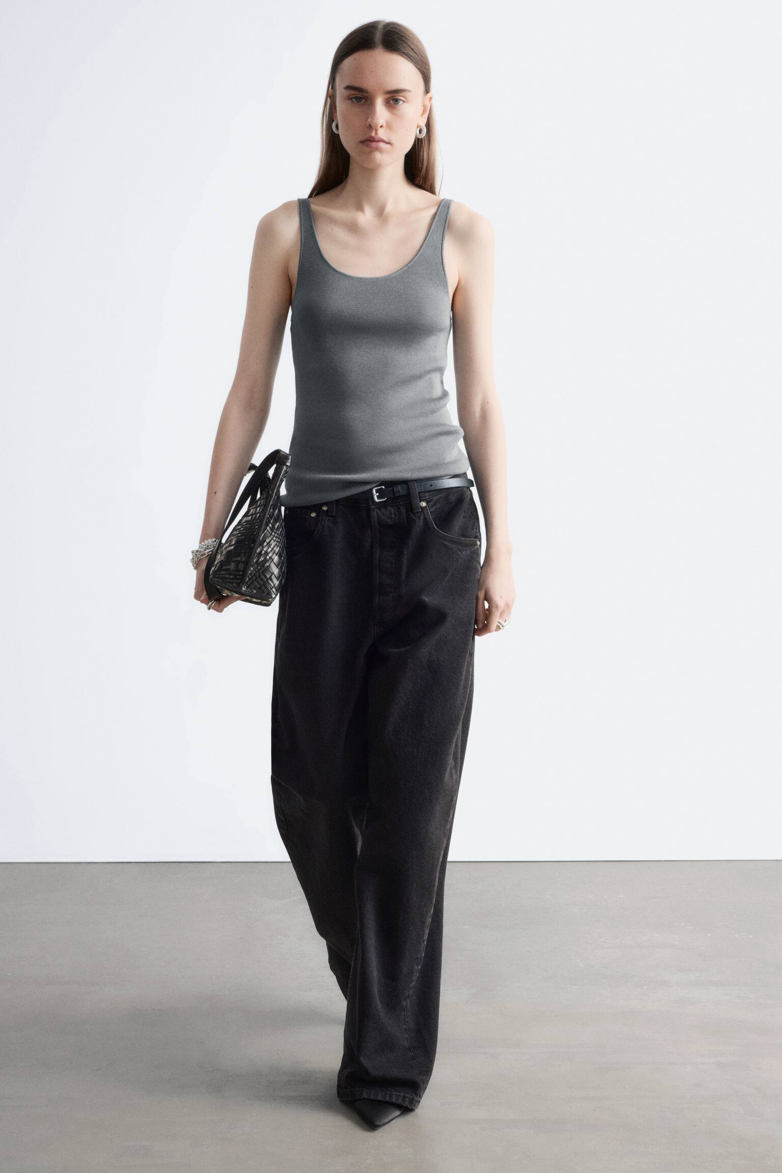 Потник с широко деколте - Тъмно сив/Кремави - 5