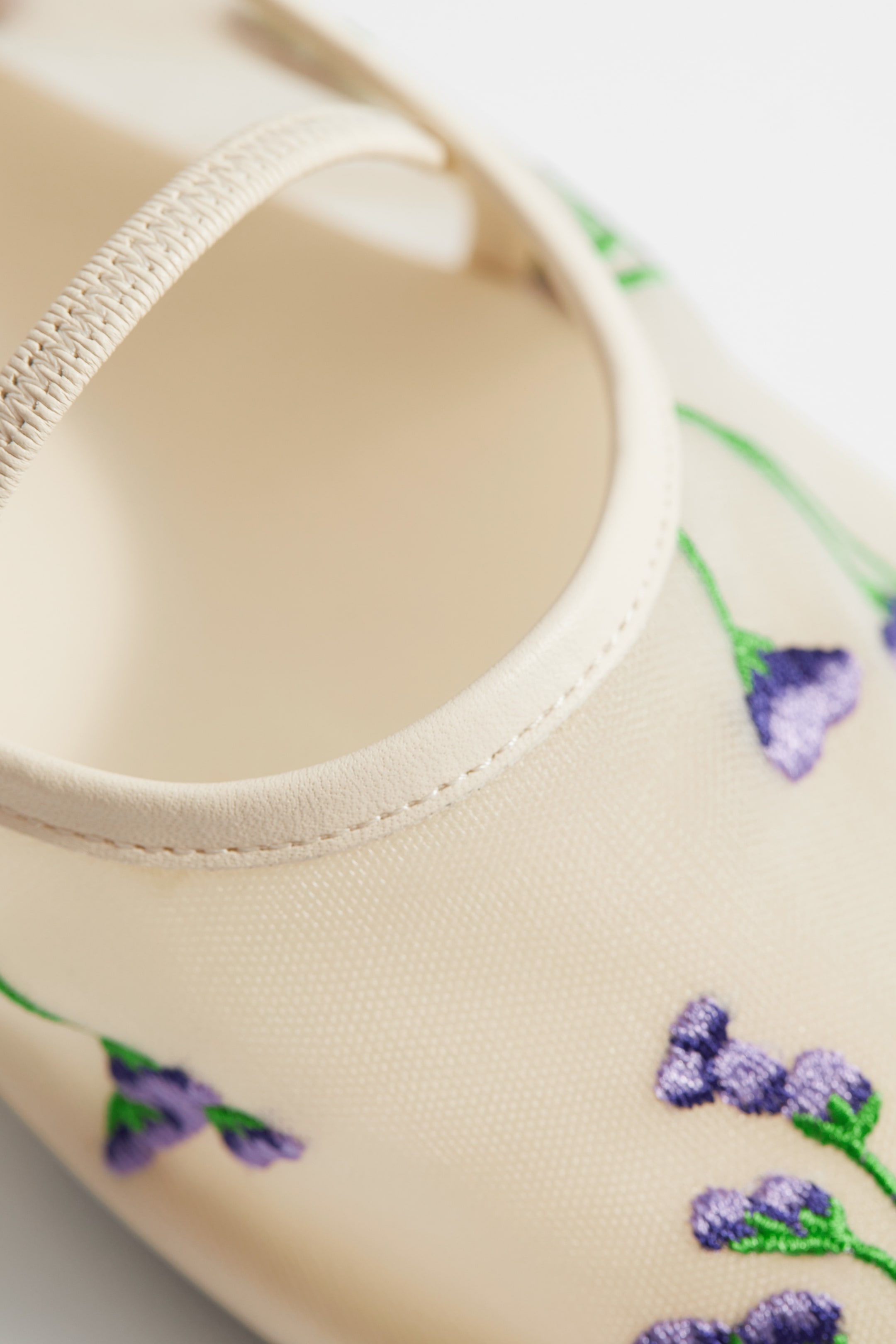 Floral-Embroidered Ballet Flats - Dusty white - Ladies | H&M GB