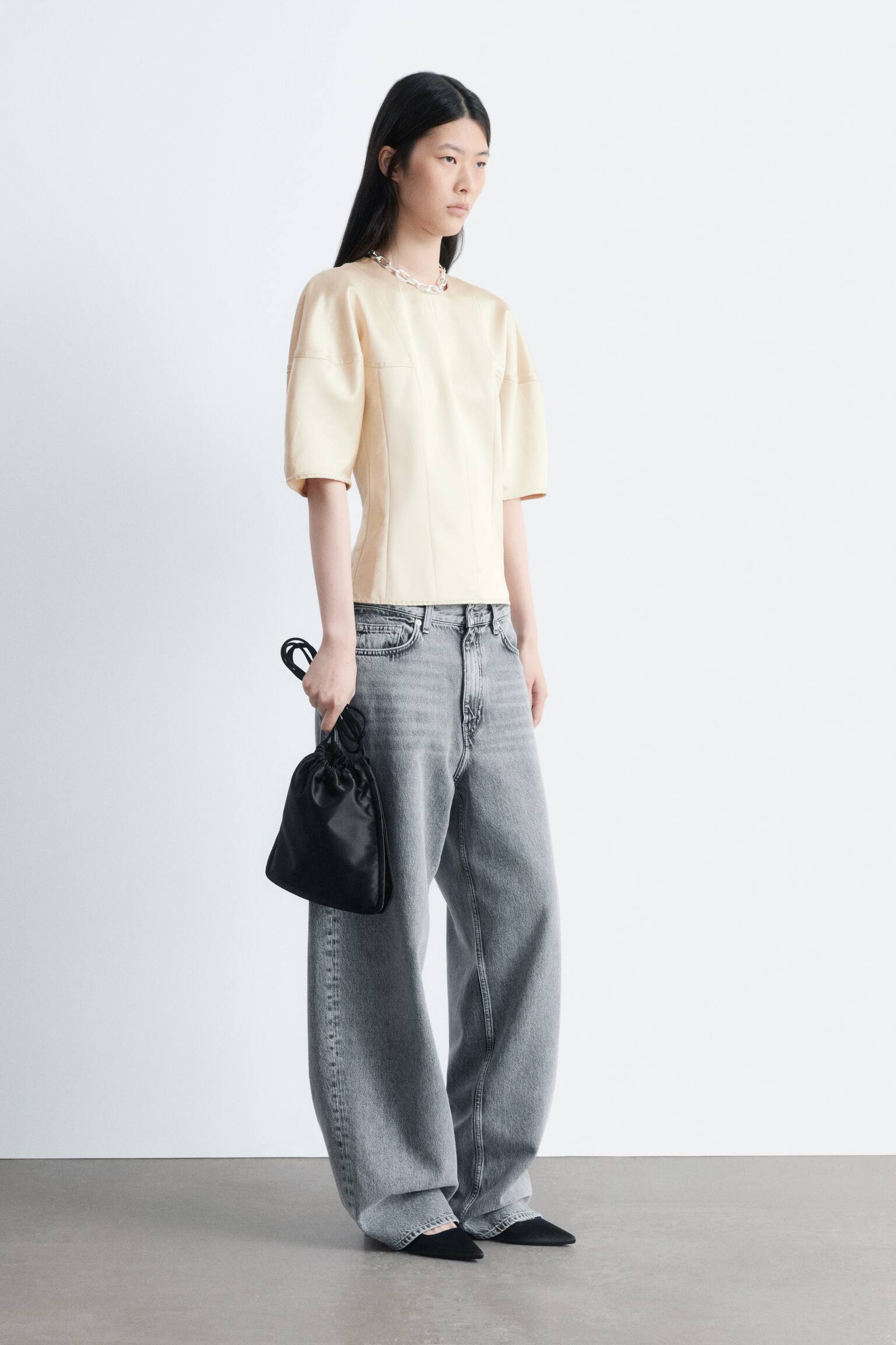 Satintopp med puffärm - Beige/Svart - 7