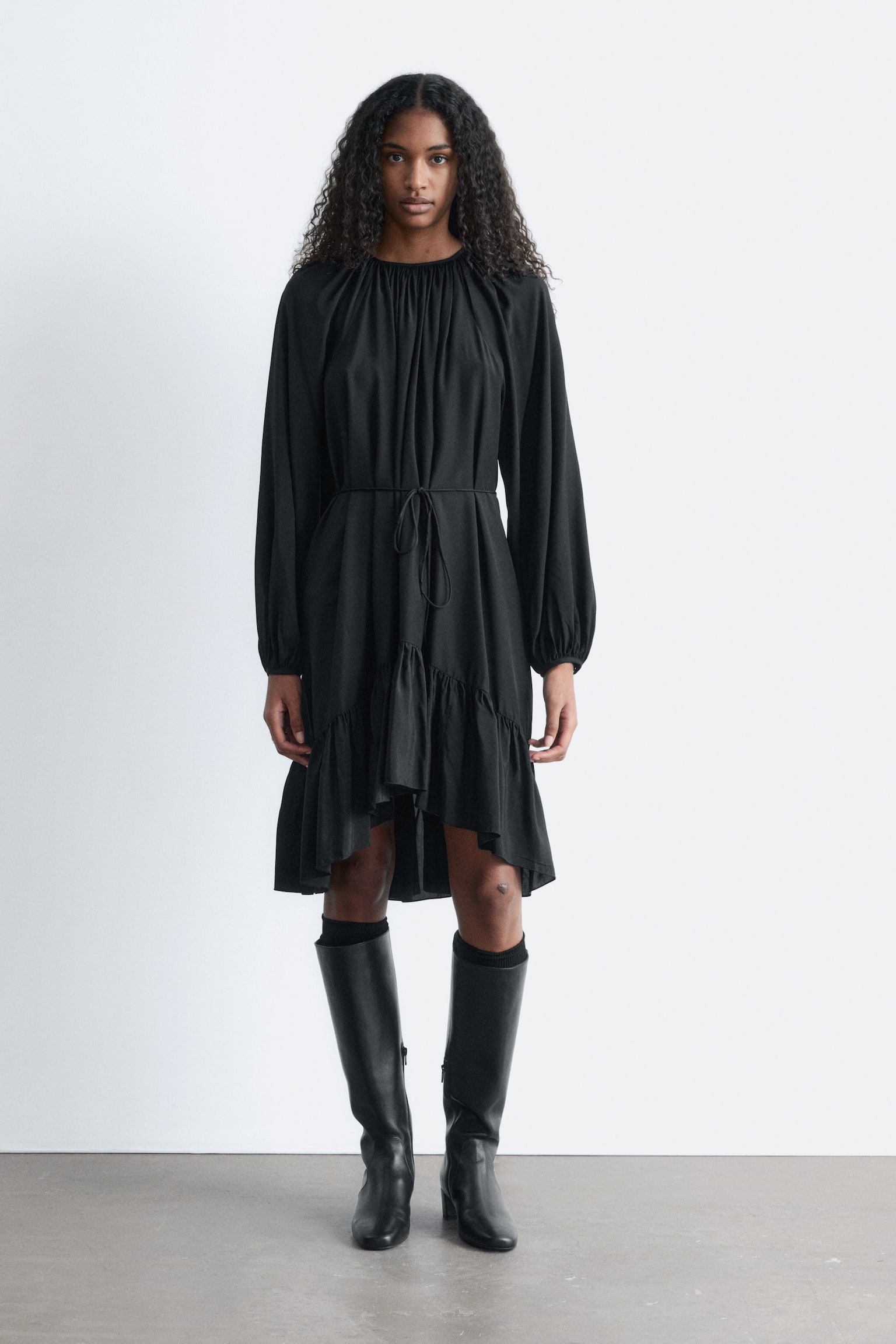 Robe courte volantée à manches bouffantes - Noir/Dark Red - 1