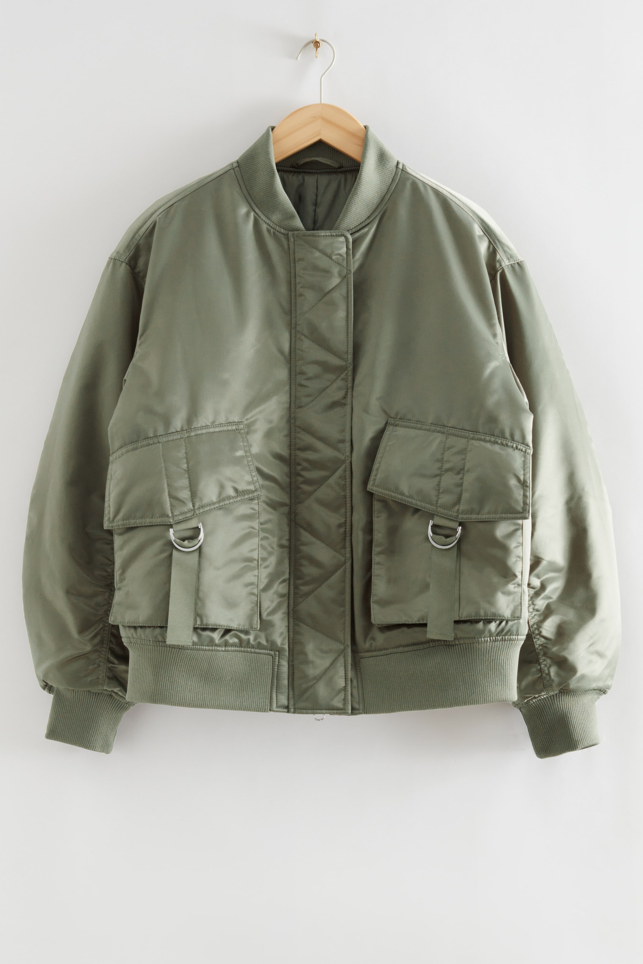Oversized-Bomberjacke aus Satin - V-Ausschnitt - Langarm 