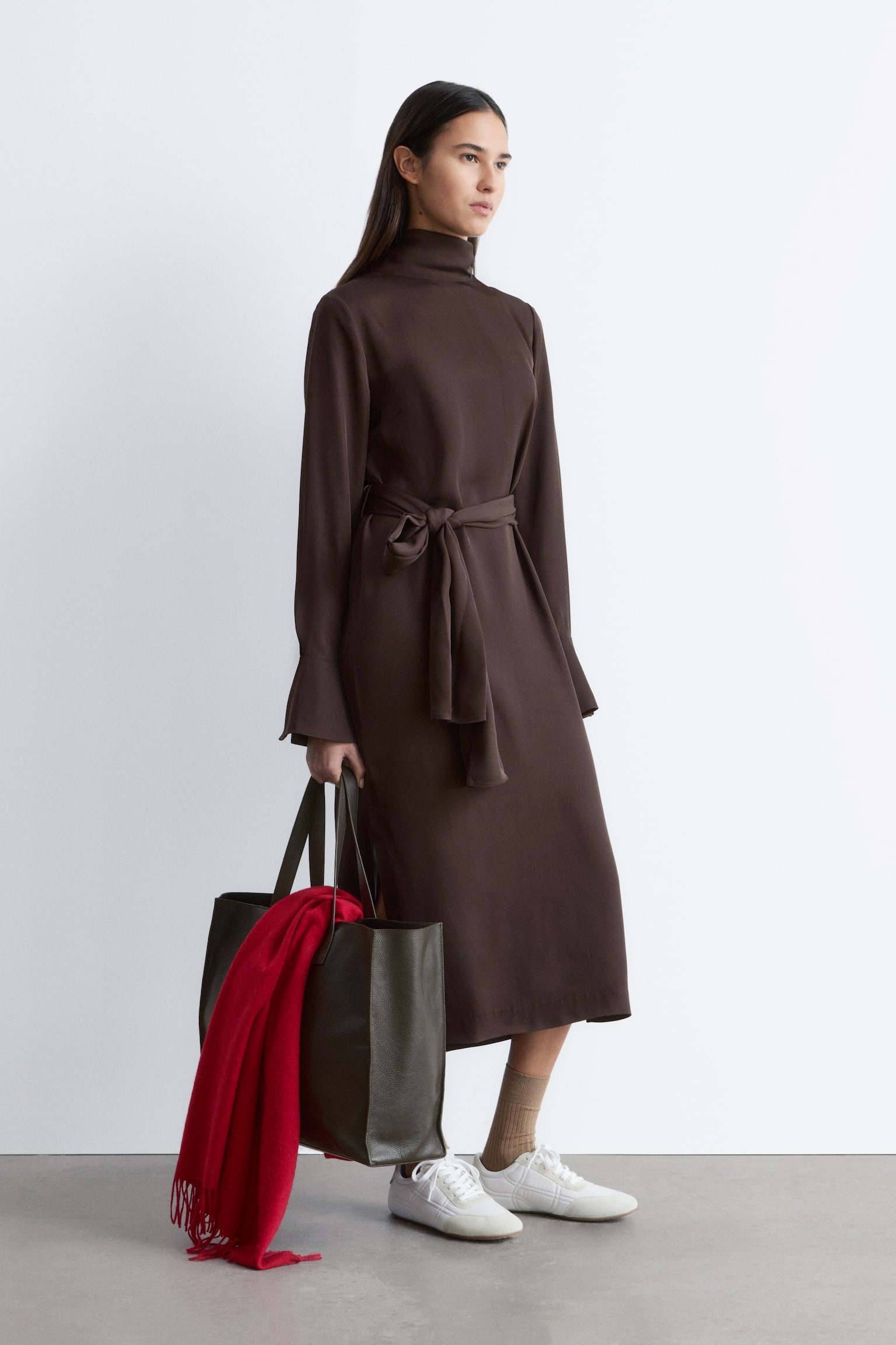 Abito midi con collo a sciarpa - Marrone scuro - 3