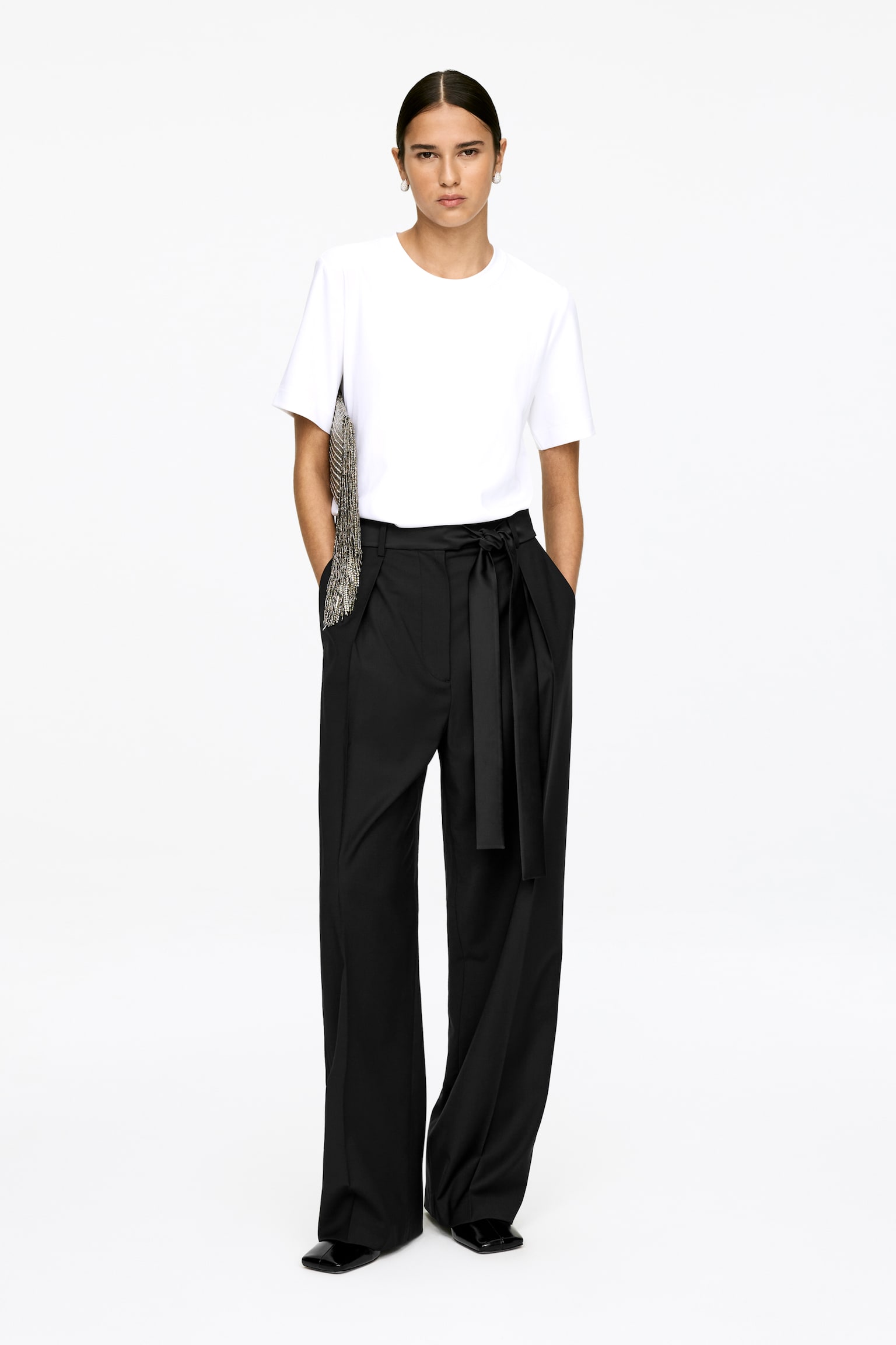 Pantalon à pinces avec ceinture en satin - Noir - 1