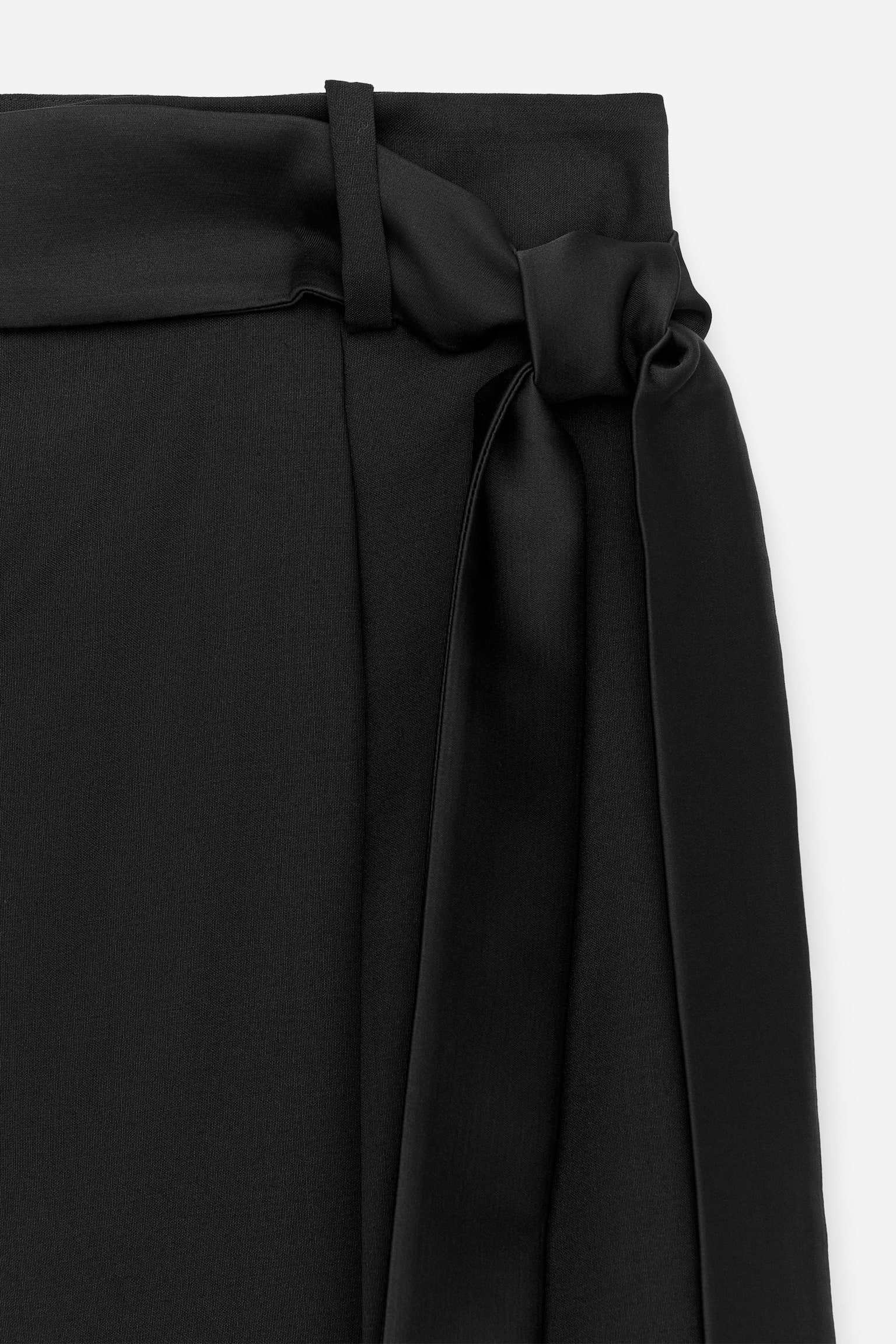 Pantalon à pinces avec ceinture en satin - Noir - 5