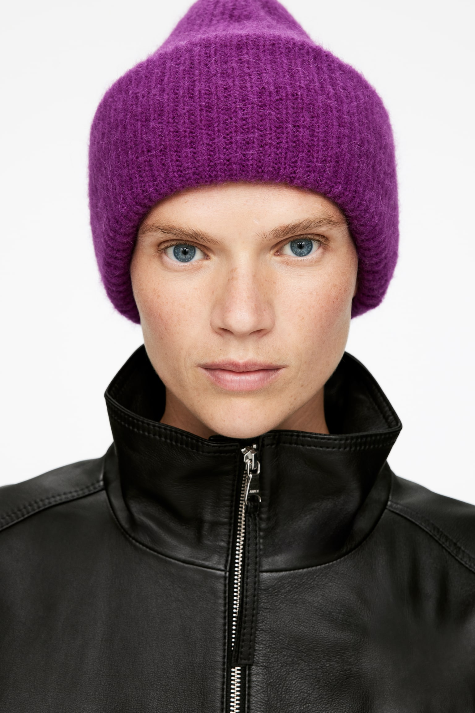 Beanie aus Alpakawolle und Wolle - Lila/Taubenblau/Schwarz/Beige/Dunkelgrau/Grün - 1