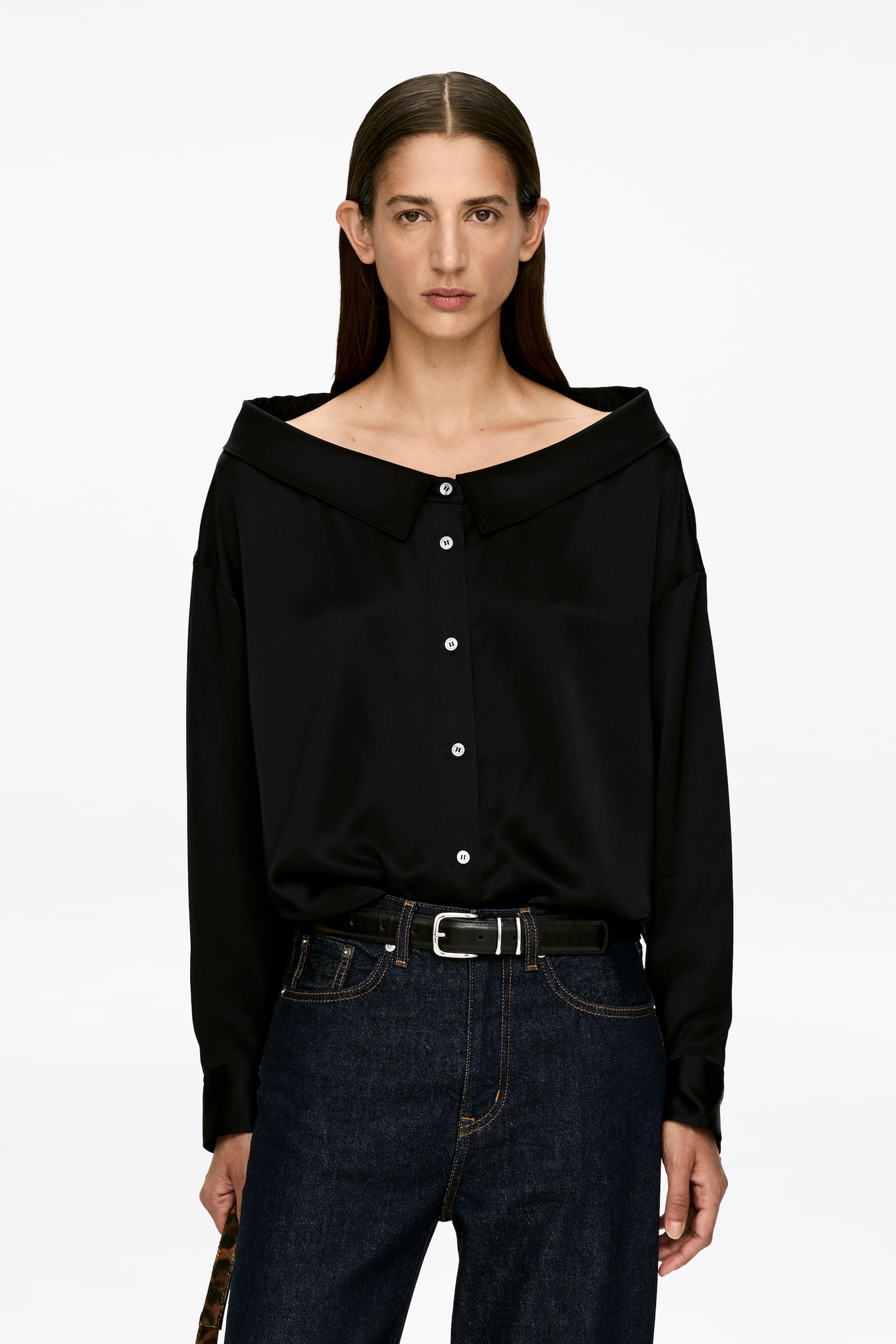 Silkkipaita leveällä pääntiellä - Musta - 5