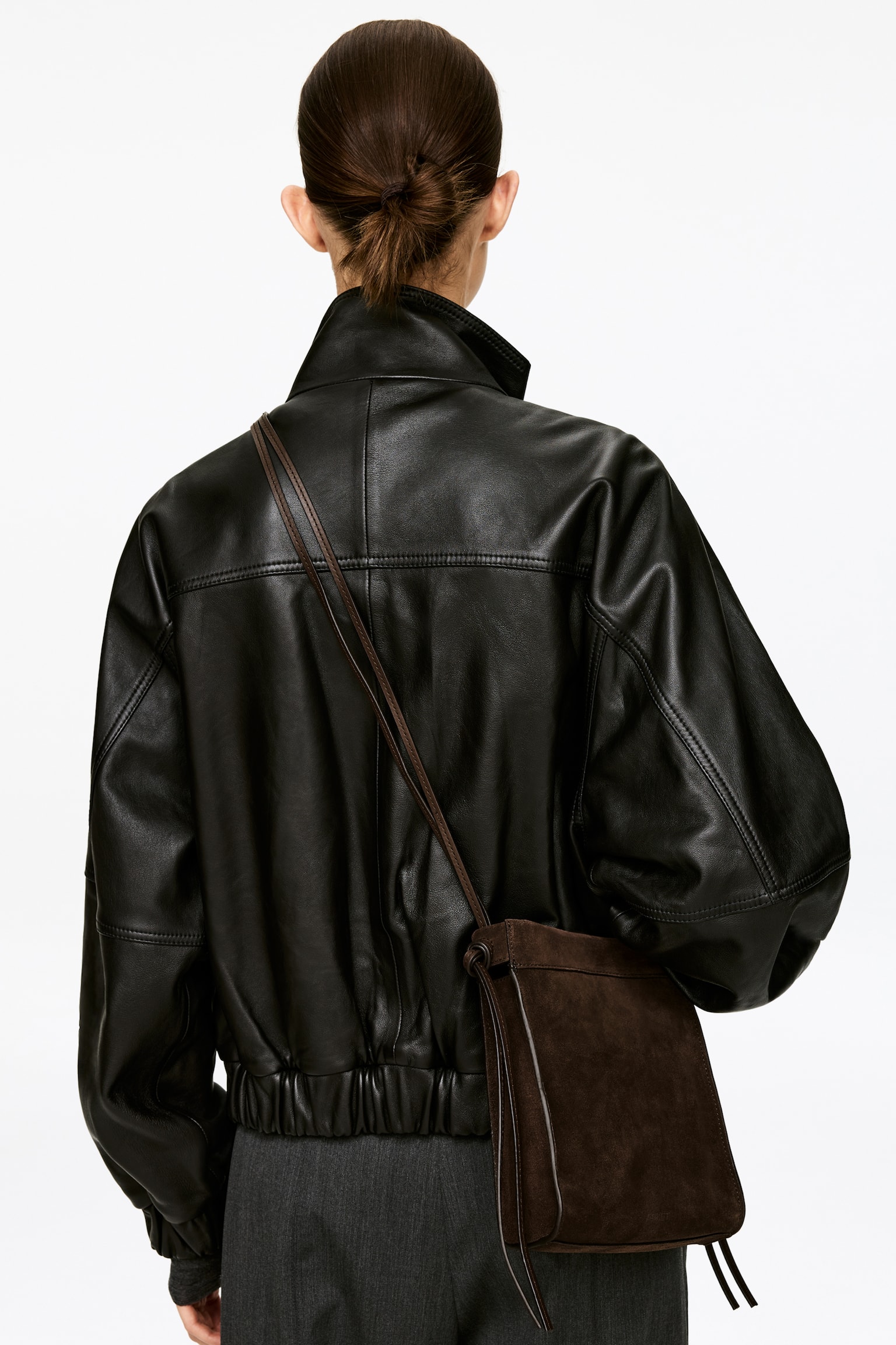 Umhängetasche aus Wildleder - Dunkelbraun - 1