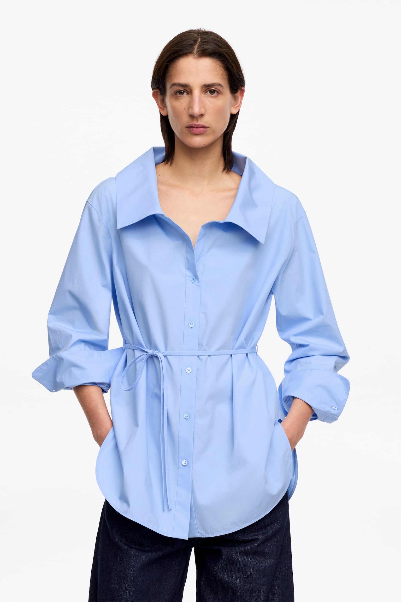Bluse mit weitem Kragen - Hellblau - 1
