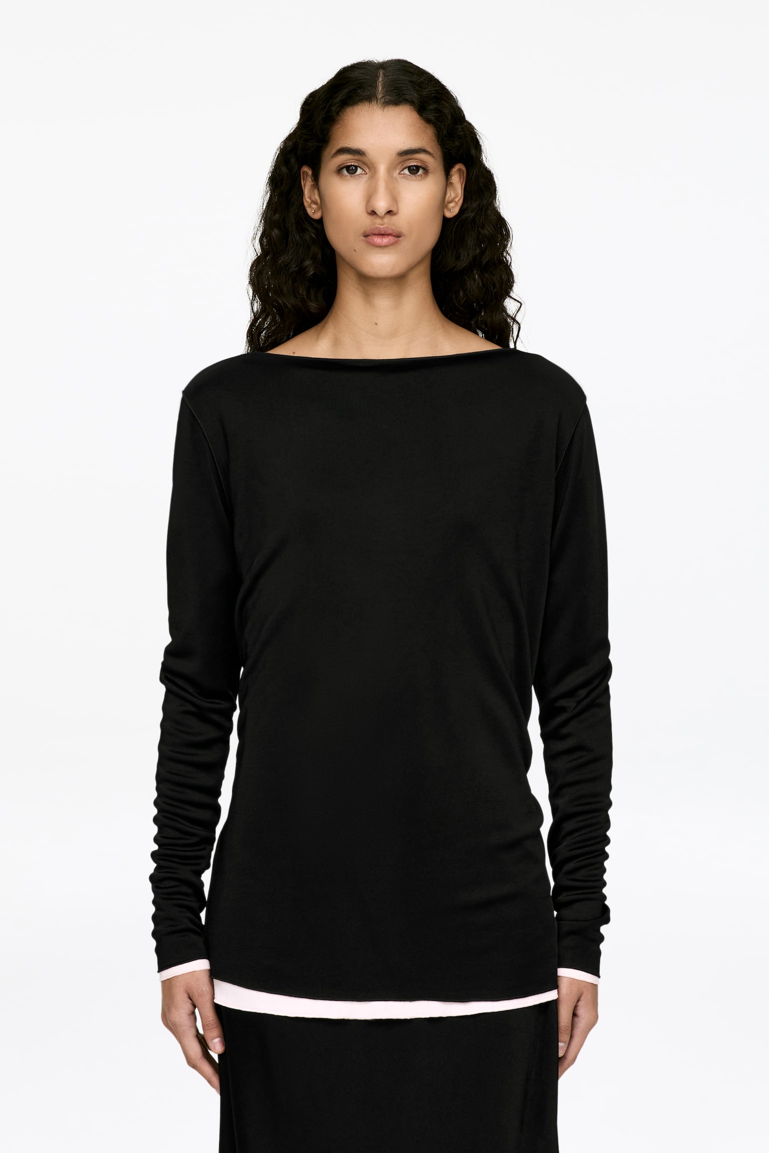 Satinoberteil mit U-Boot-Ausschnitt - Schwarz/Rosa - 1