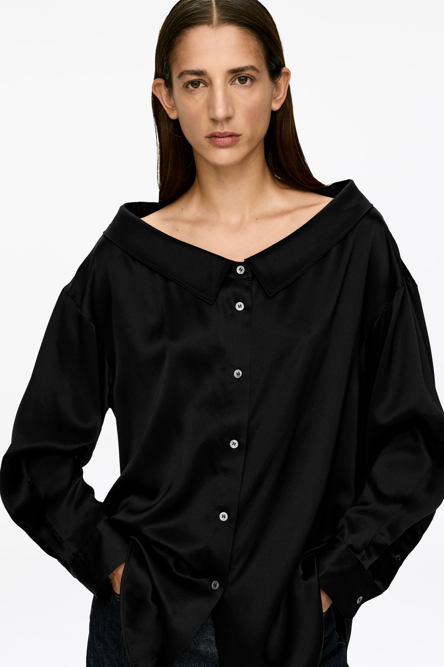 Silkkipaita leveällä pääntiellä - Musta - 1