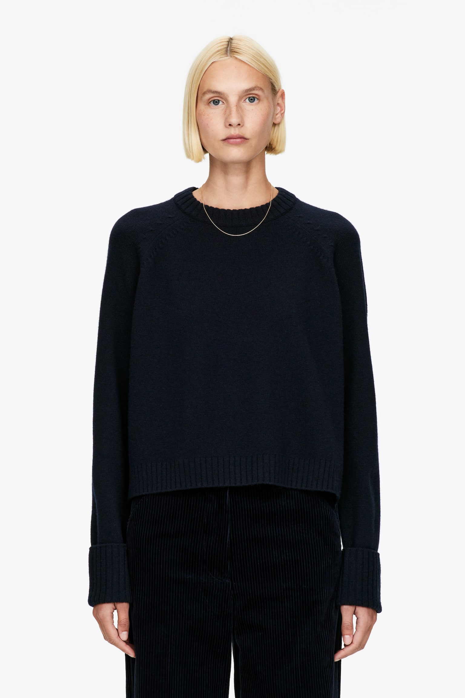 Ulltröja med uppvikta ärmar - Mörkblå/Off-white/Mörkgul - 1