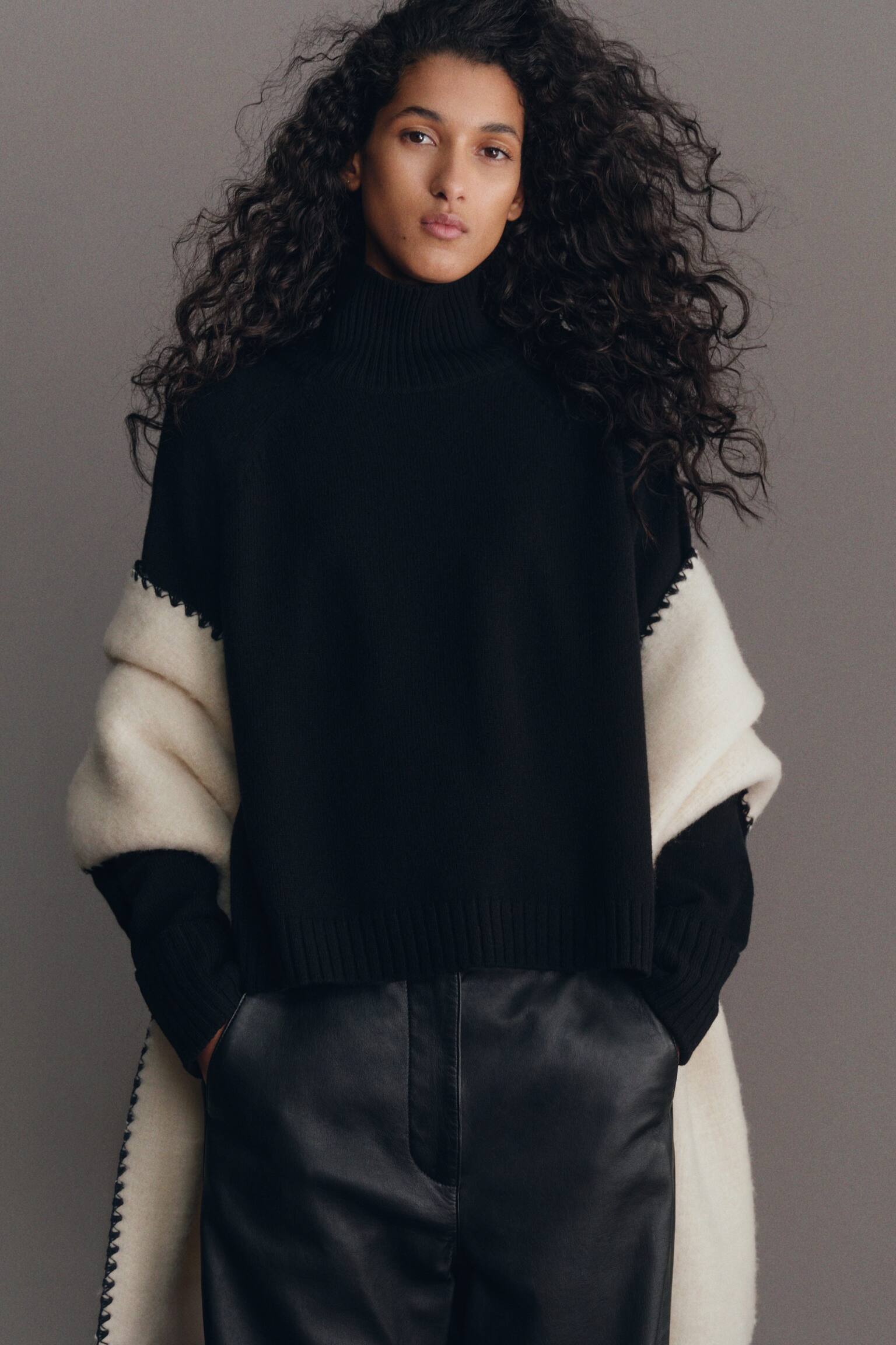 Wollpullover mit Rollkragen - Schwarz/Dunkelgrau meliert/Rot - 5