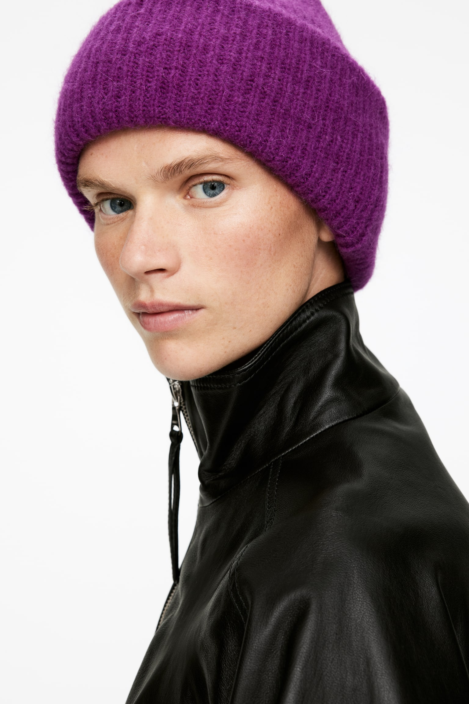 Beanie aus Alpakawolle und Wolle - Lila/Taubenblau/Schwarz/Beige/Dunkelgrau/Grün - 3