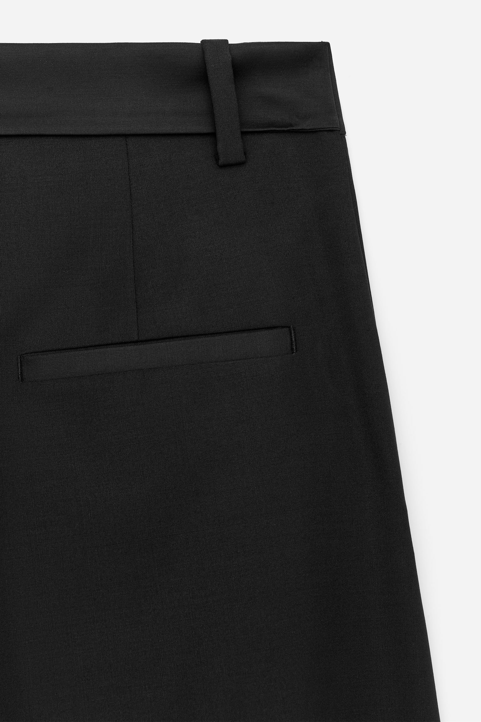 Pantalon à pinces avec ceinture en satin - Noir - 7