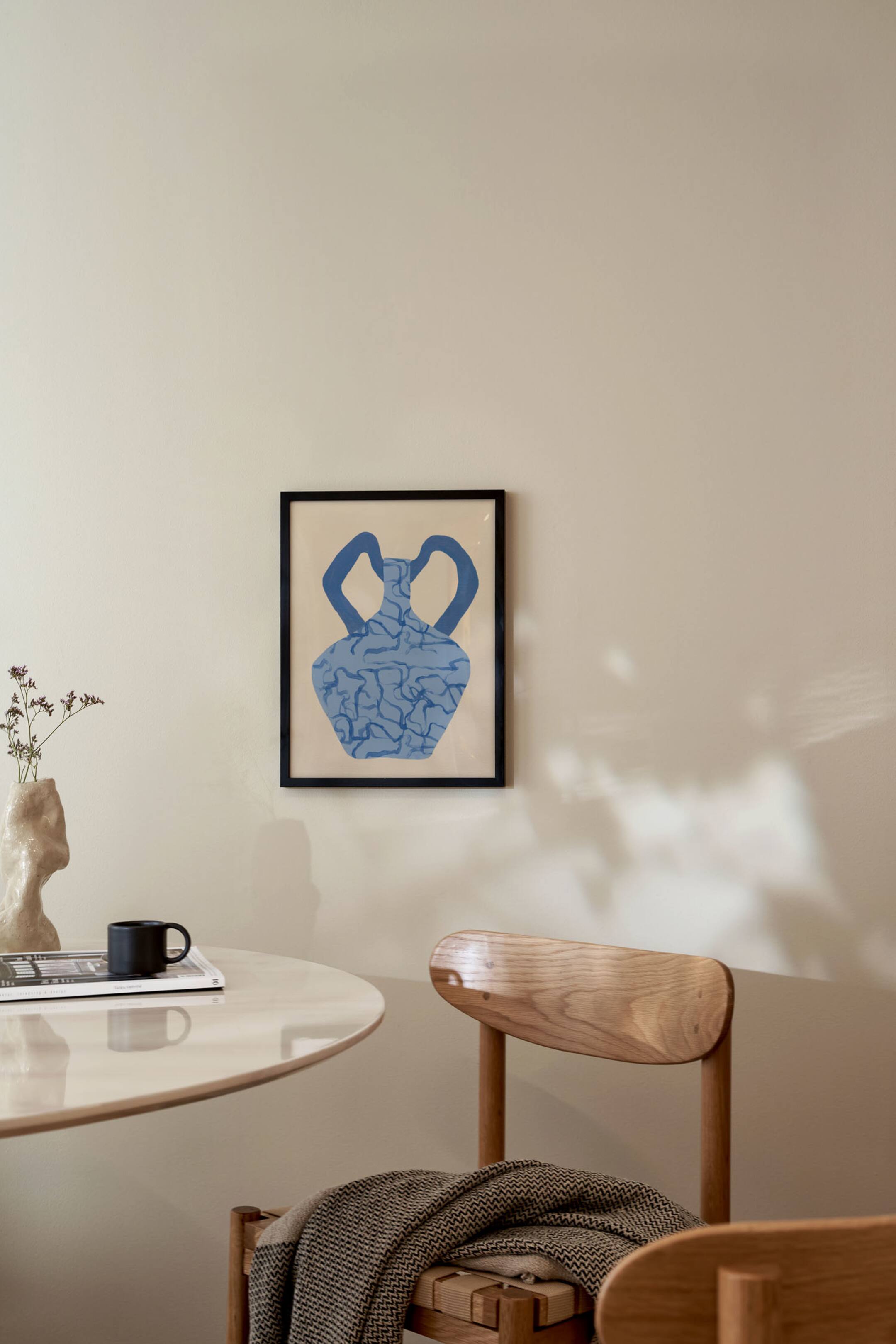 Grotere afbeelding bekijken: Blue Vase I Poster - Blauw/beige - Postery - HOME | H&M NL 1