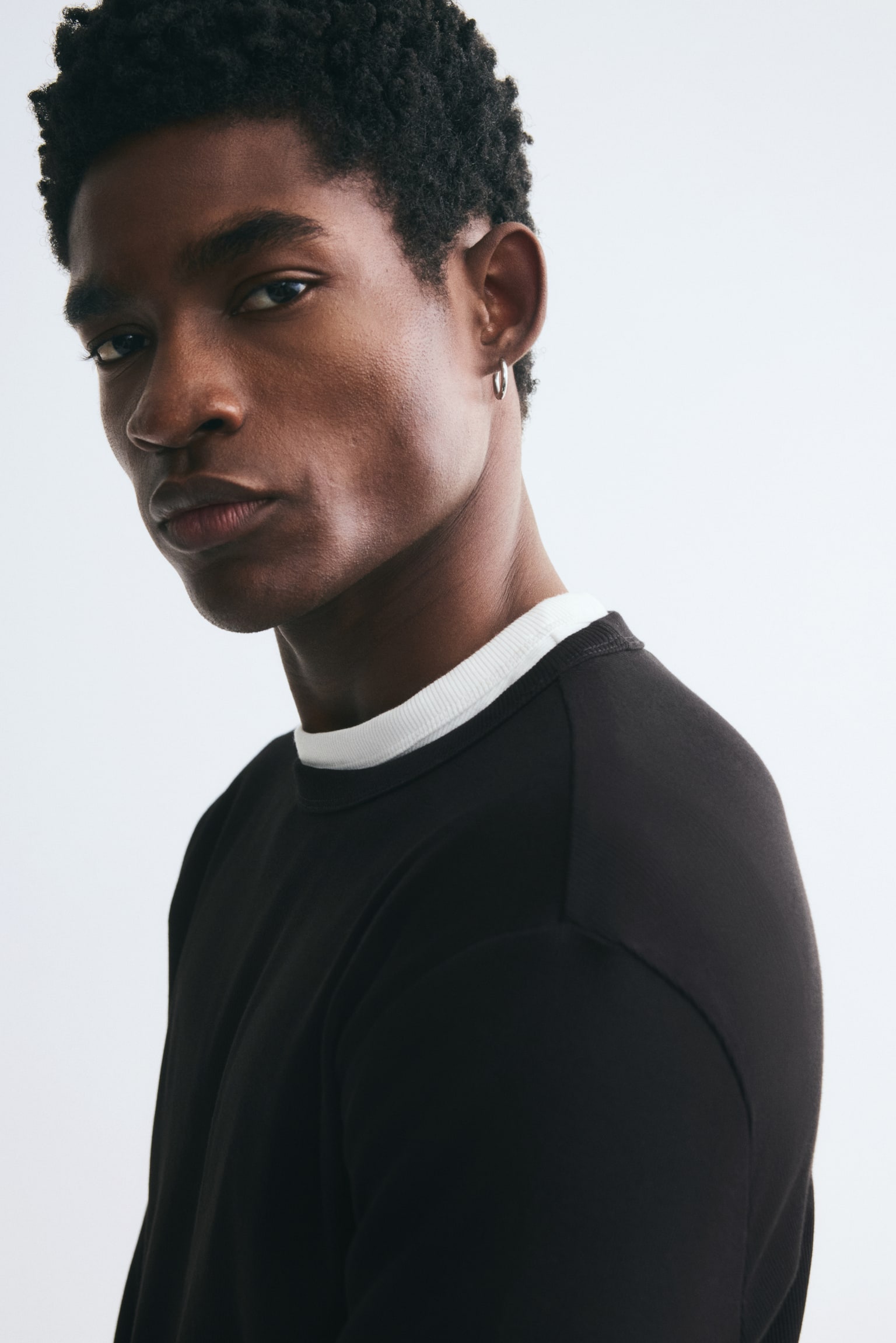 Мужская футболка H&M Slim-Fit Long-Sleeved Cotton, цвет: Чёрный — фото 5