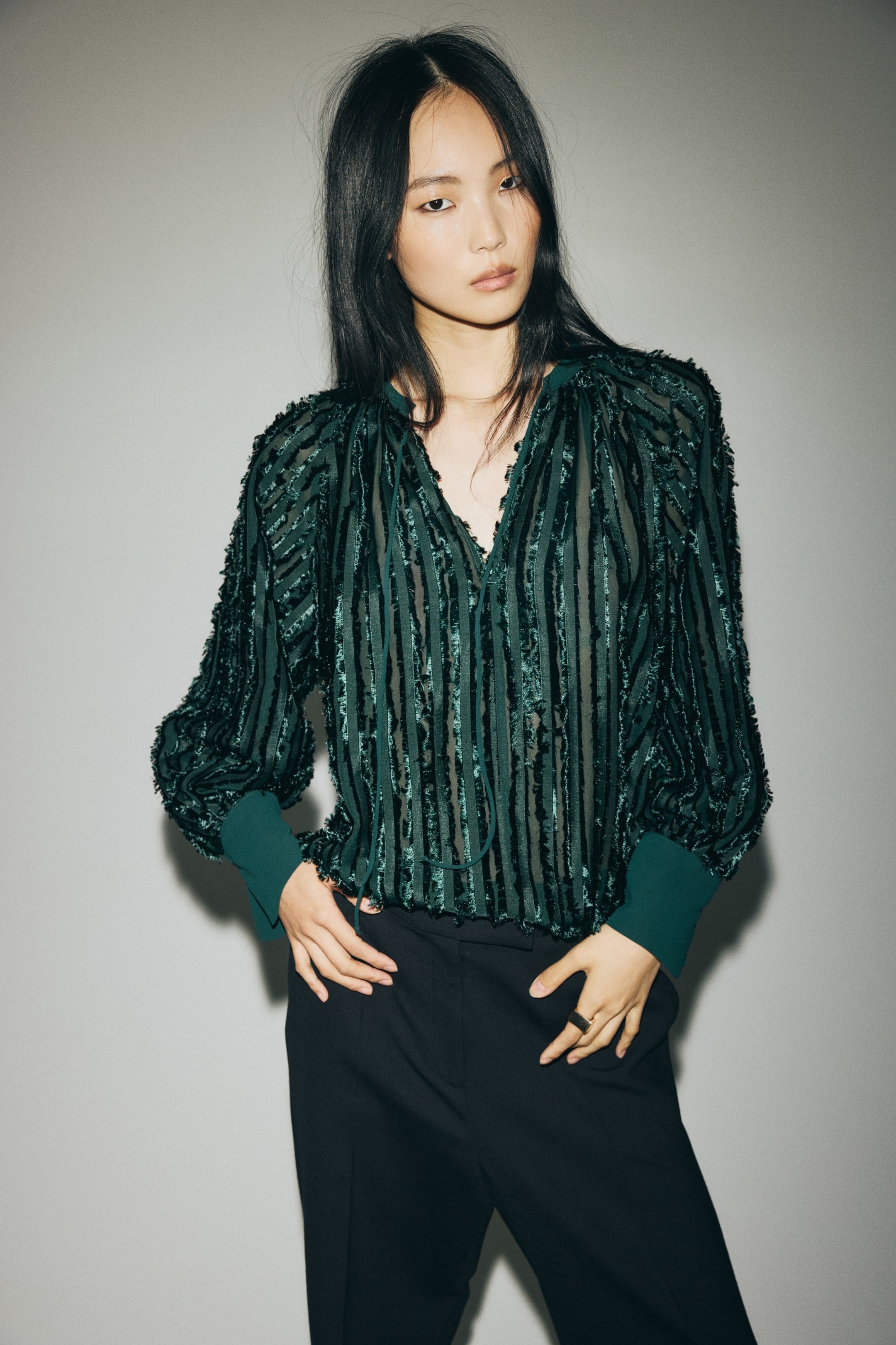 Visualizza immagine più grande: Camicetta con nastri da annodare sullo scollo - Verde scuro - DONNA | H&M IT 3