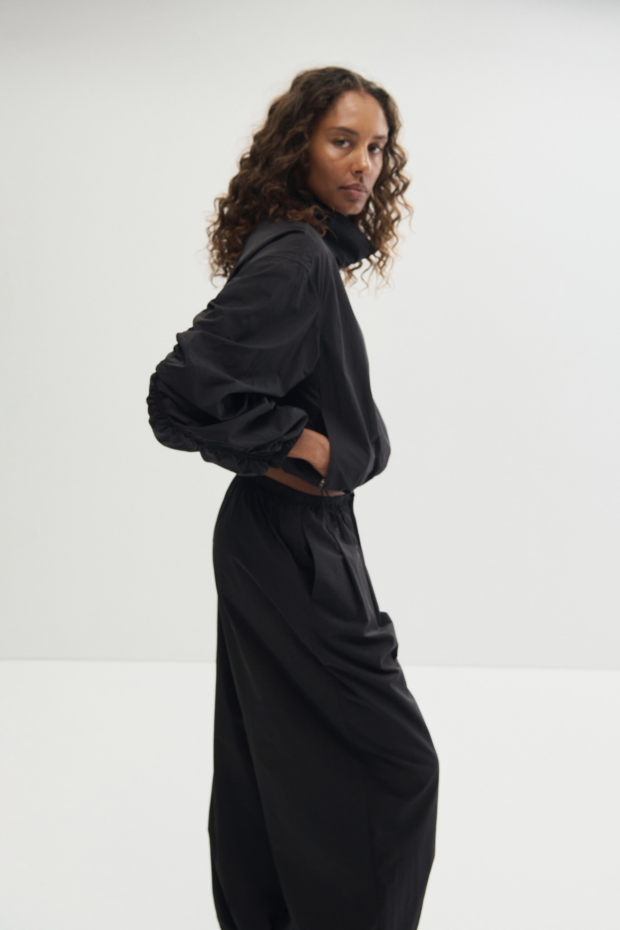 Женские куртки H&M Activewear Jacket — фото 5