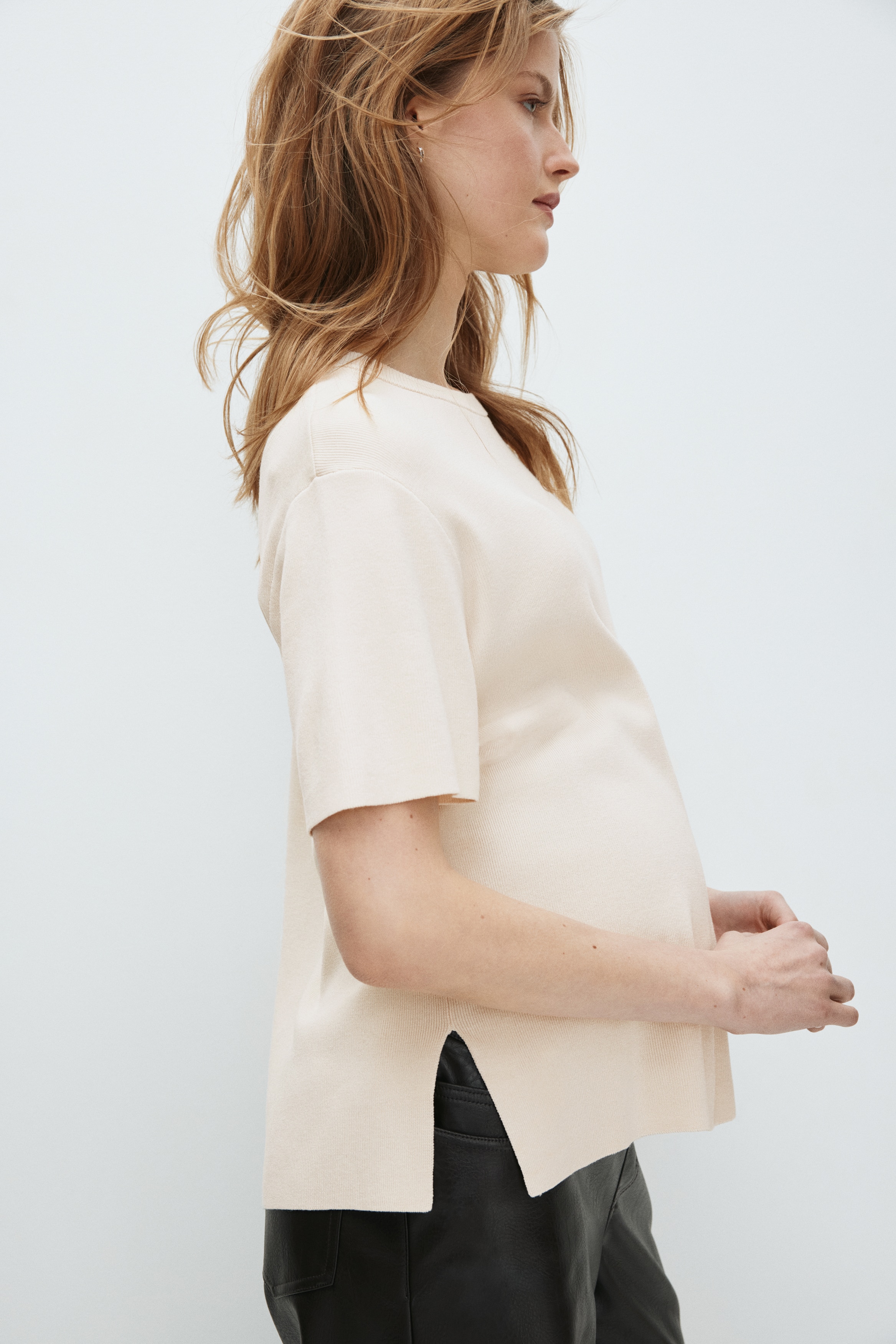 MAMA Finstickad T-shirt - Ljusbeige/Blå