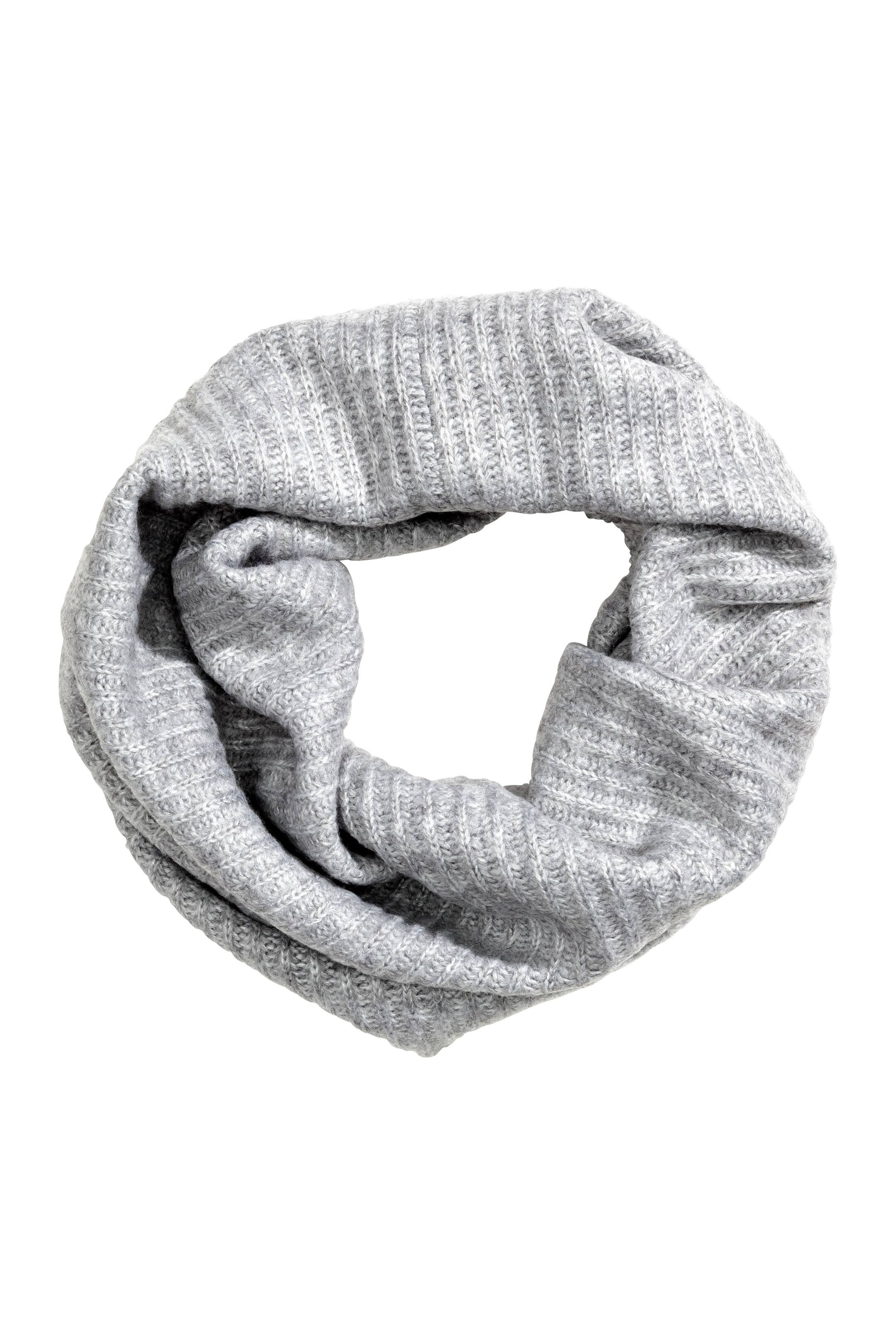 Visa större bild: Ribbstickad tubscarf - Ljus gråmelerad - DAM | H&M SE 1
