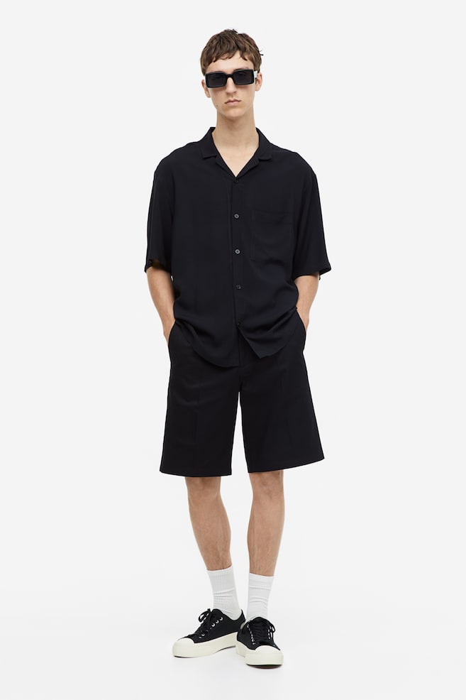 Chino-Shorts in Relaxed Fit - Schwarz/Beige - 2
