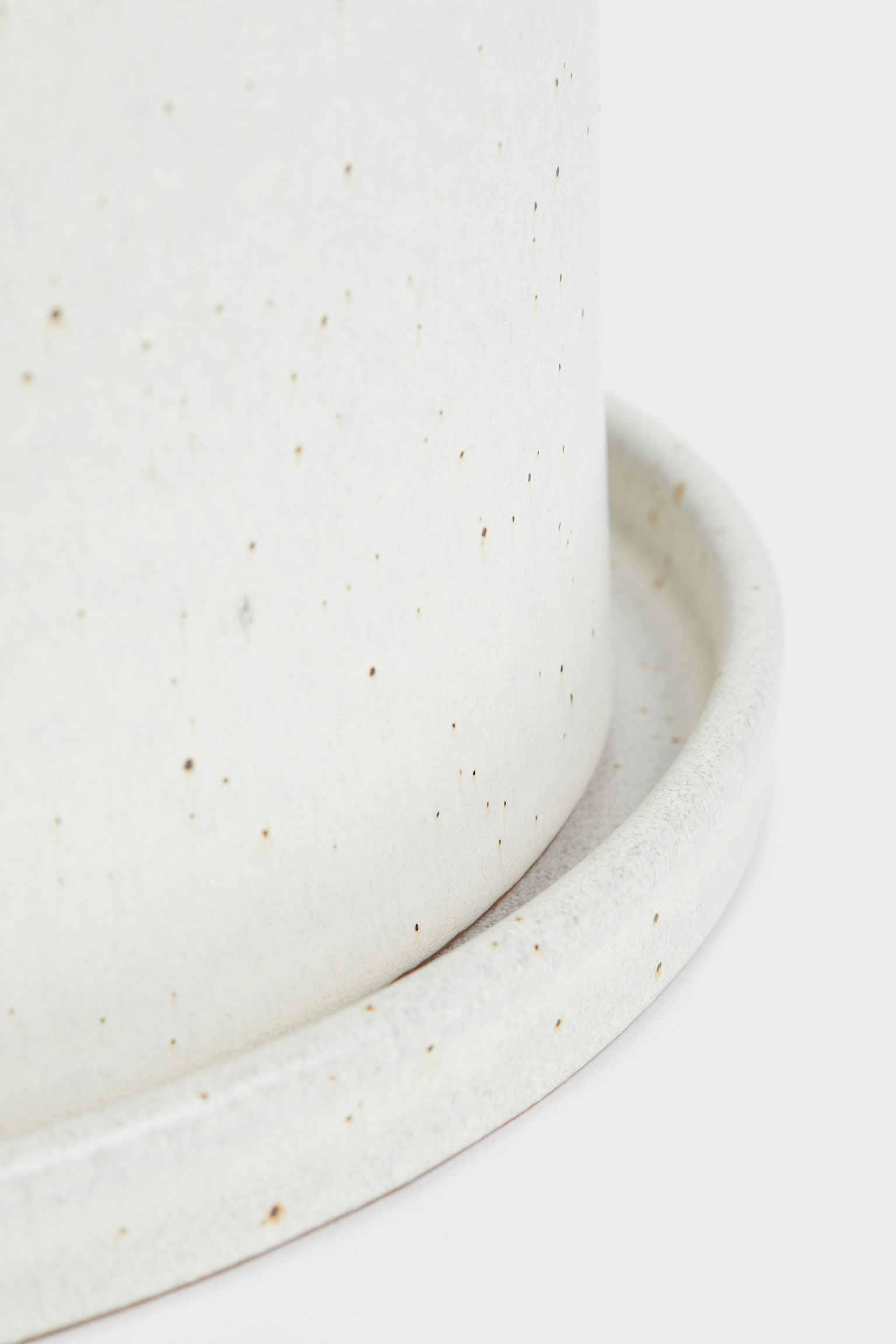 Large plant pot and saucer - White/Speckled - 2