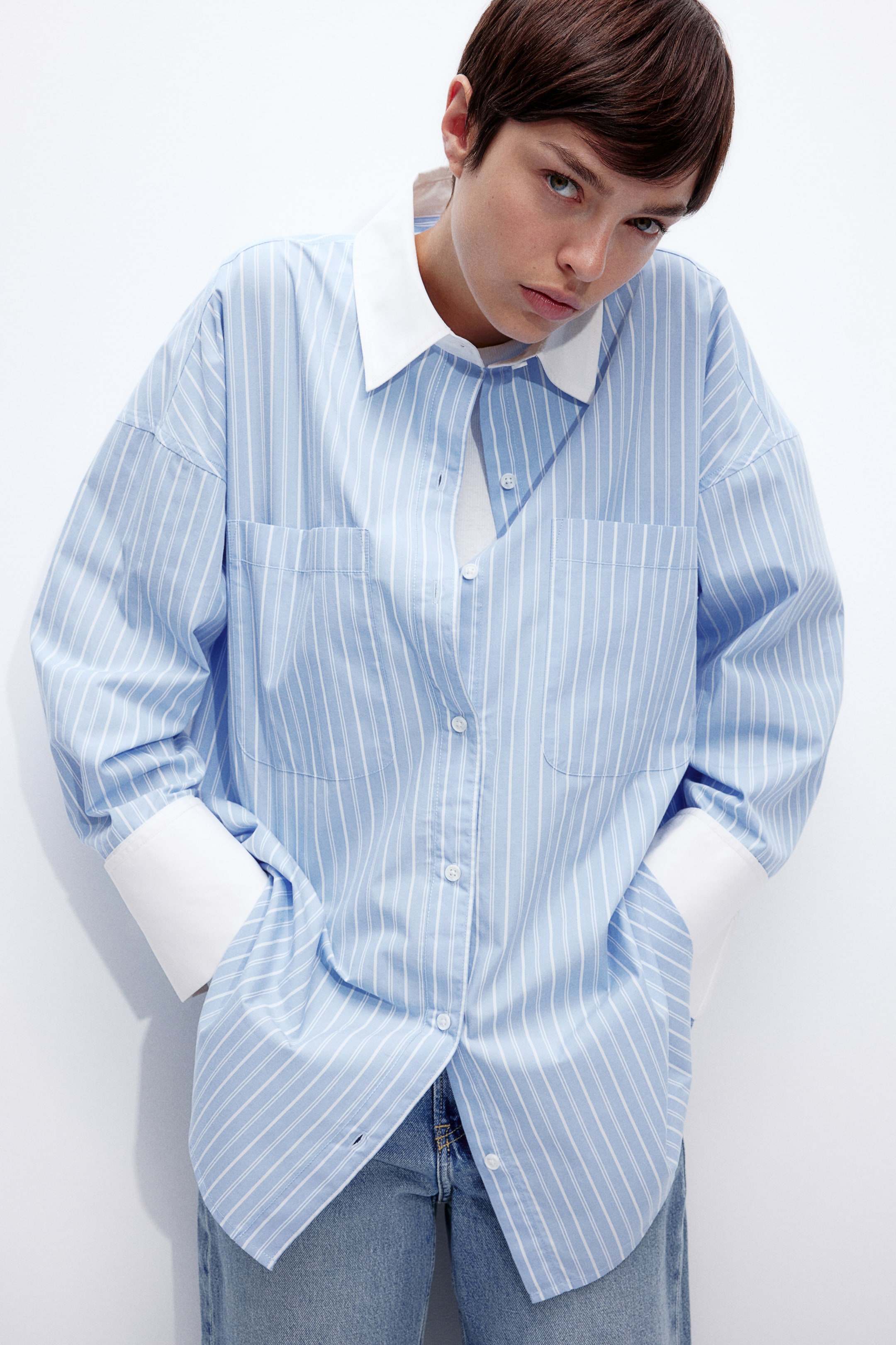 Oversized Poplin Shirt - Long sleeve - Long - Light blue/pinstriped ...