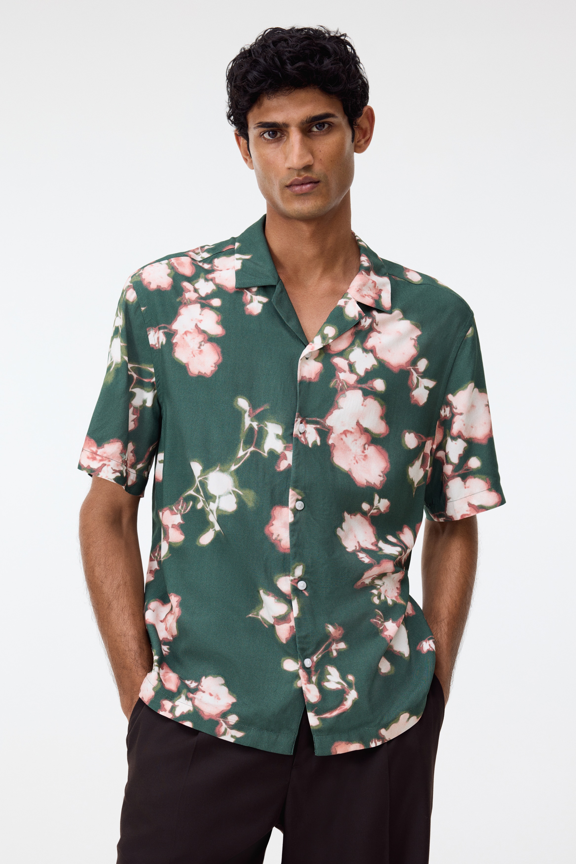 Regular Fit Patterned resort shirt - Dark green/Floral/Light beige/Floral
