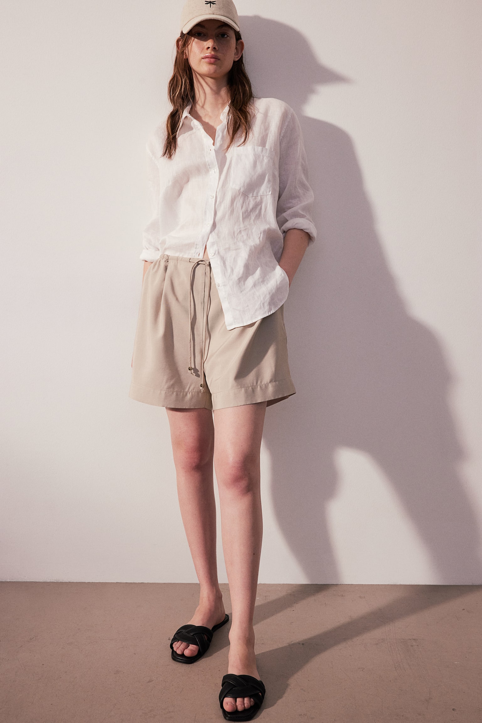 Front-pleat shorts - Light beige - 5