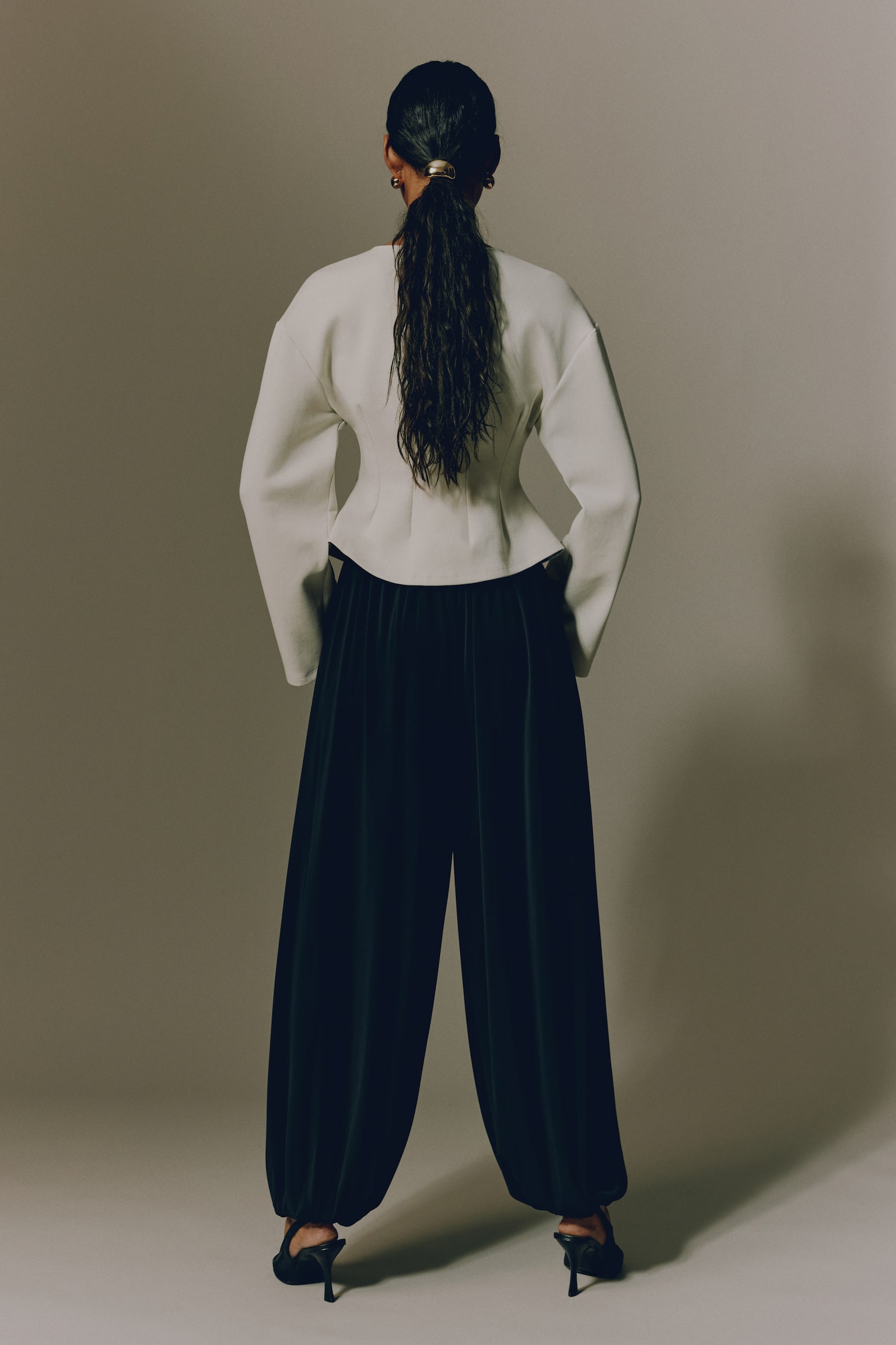 Waisted interlock top - Light beige/Dark khaki green/Black - 3