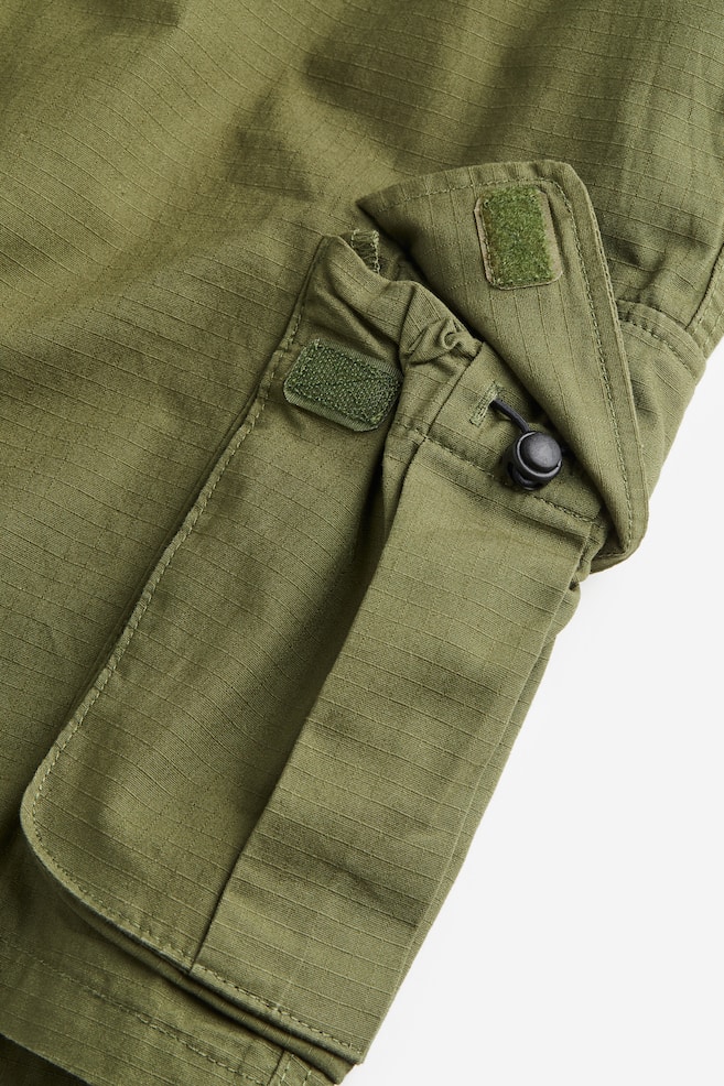 Shorts cargo in tessuto ripstop Relaxed Fit - Verde kaki/Bianco - 8