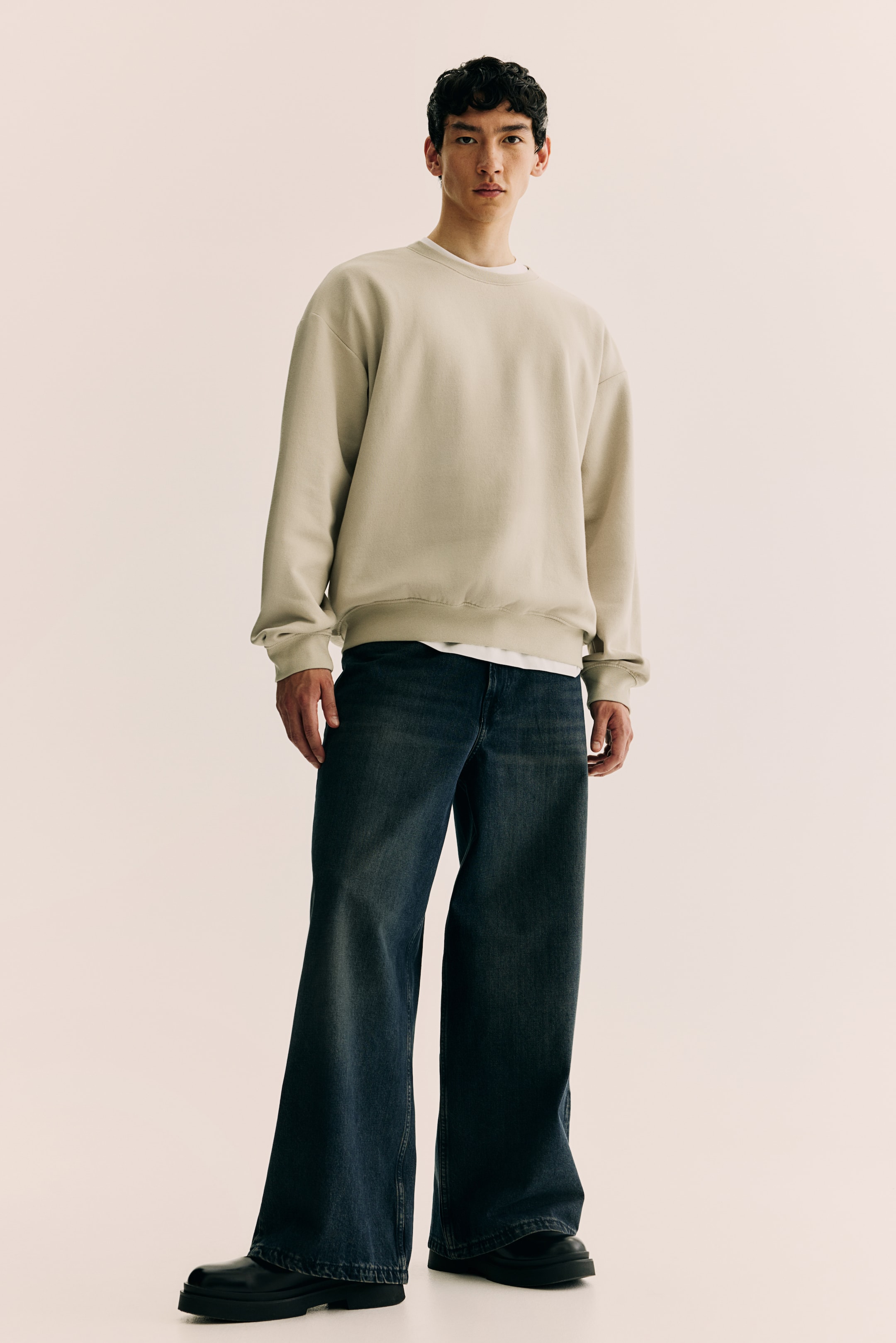 Loose Fit Sweatshirt - Round Neck - Long sleeve - Light beige - Men | H ...