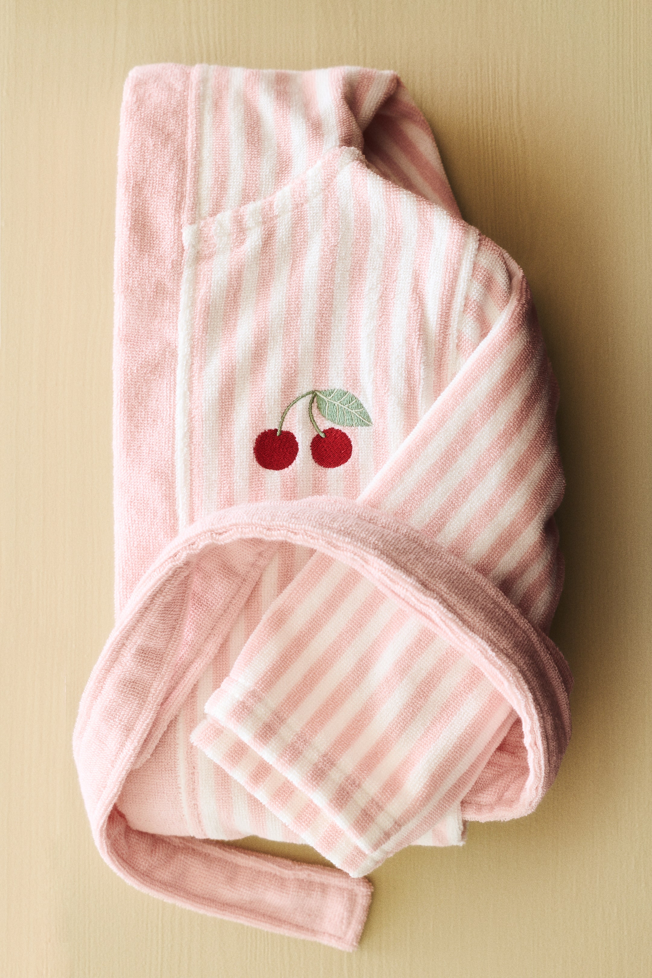 Grotere afbeelding bekijken: Ochtendjas met geborduurde detail - Lichtroze/kersen - HOME | H&M NL 1
