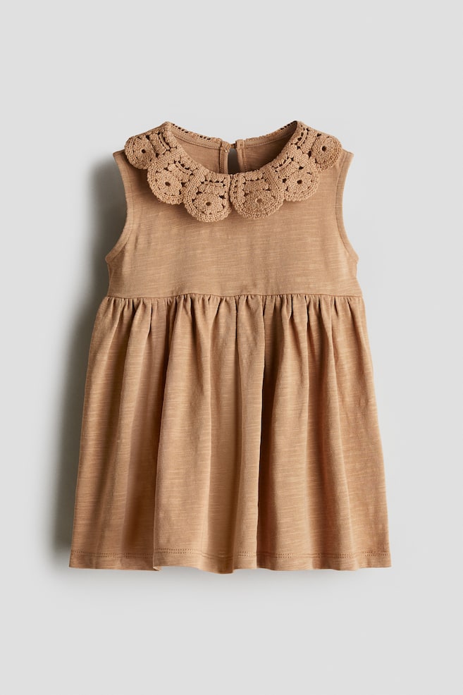 Kauluksellinen trikoomekko - Beige - 1