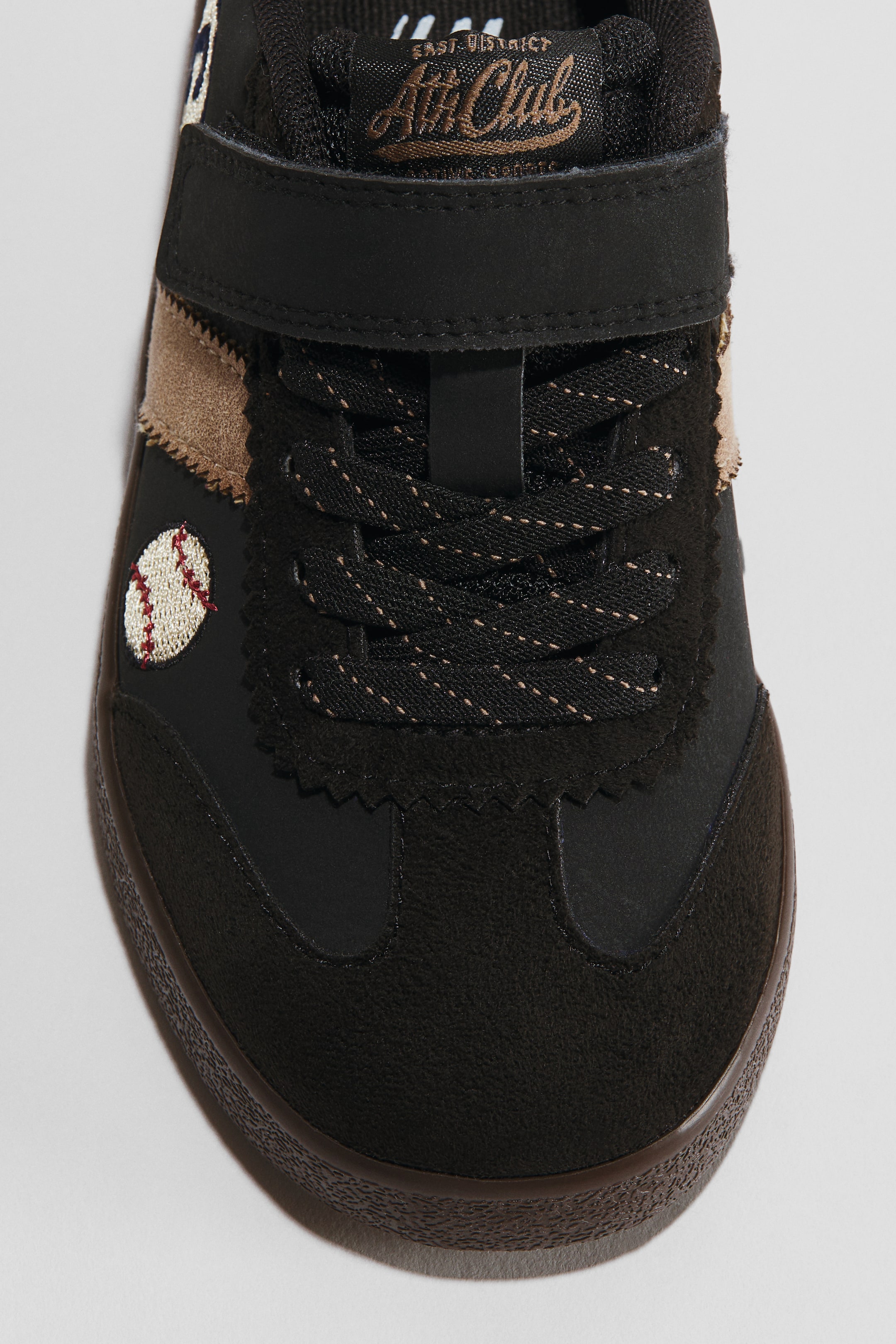 Motif-Detail Sneakers