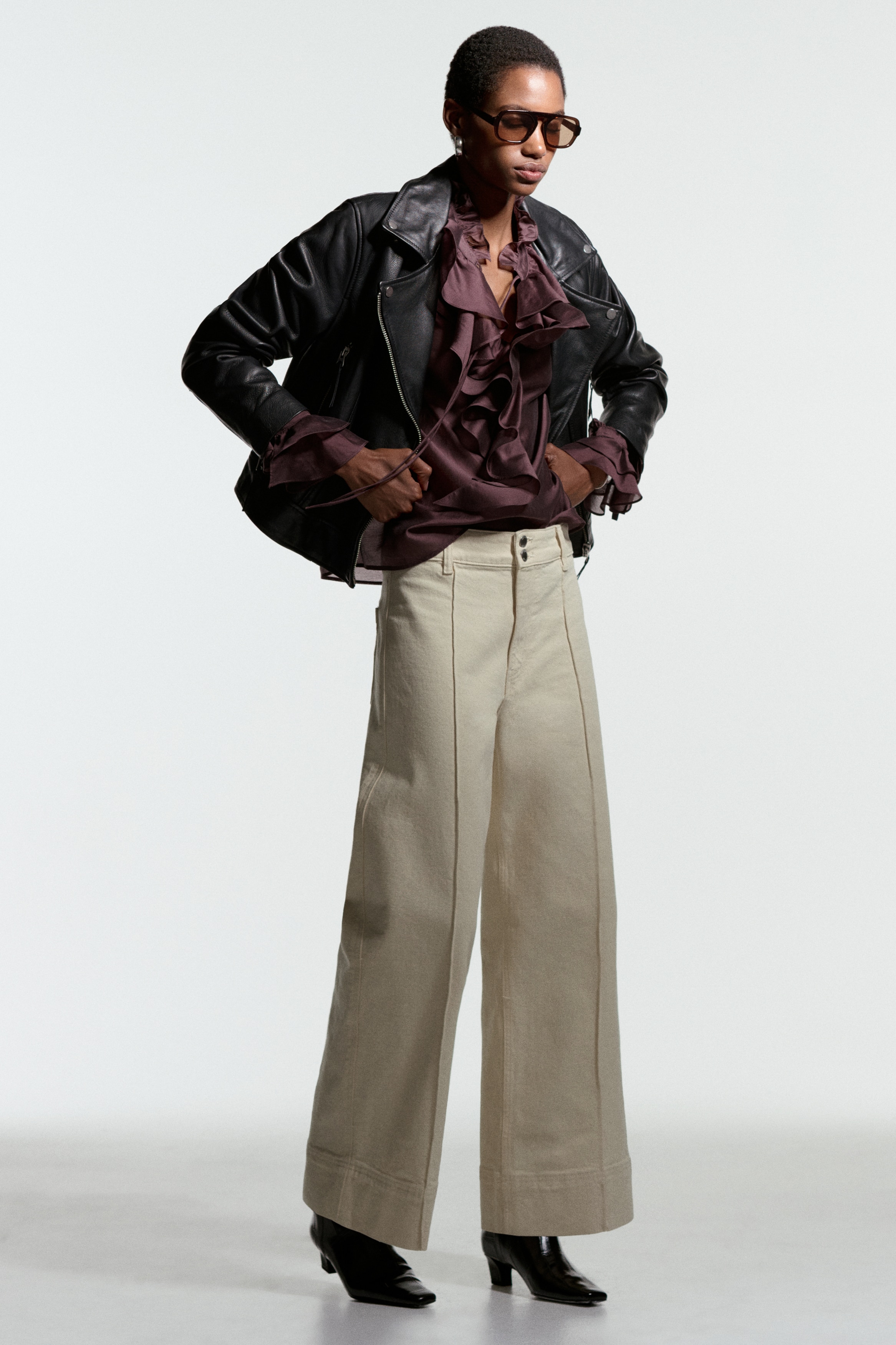 Wide High Ankle Jeans