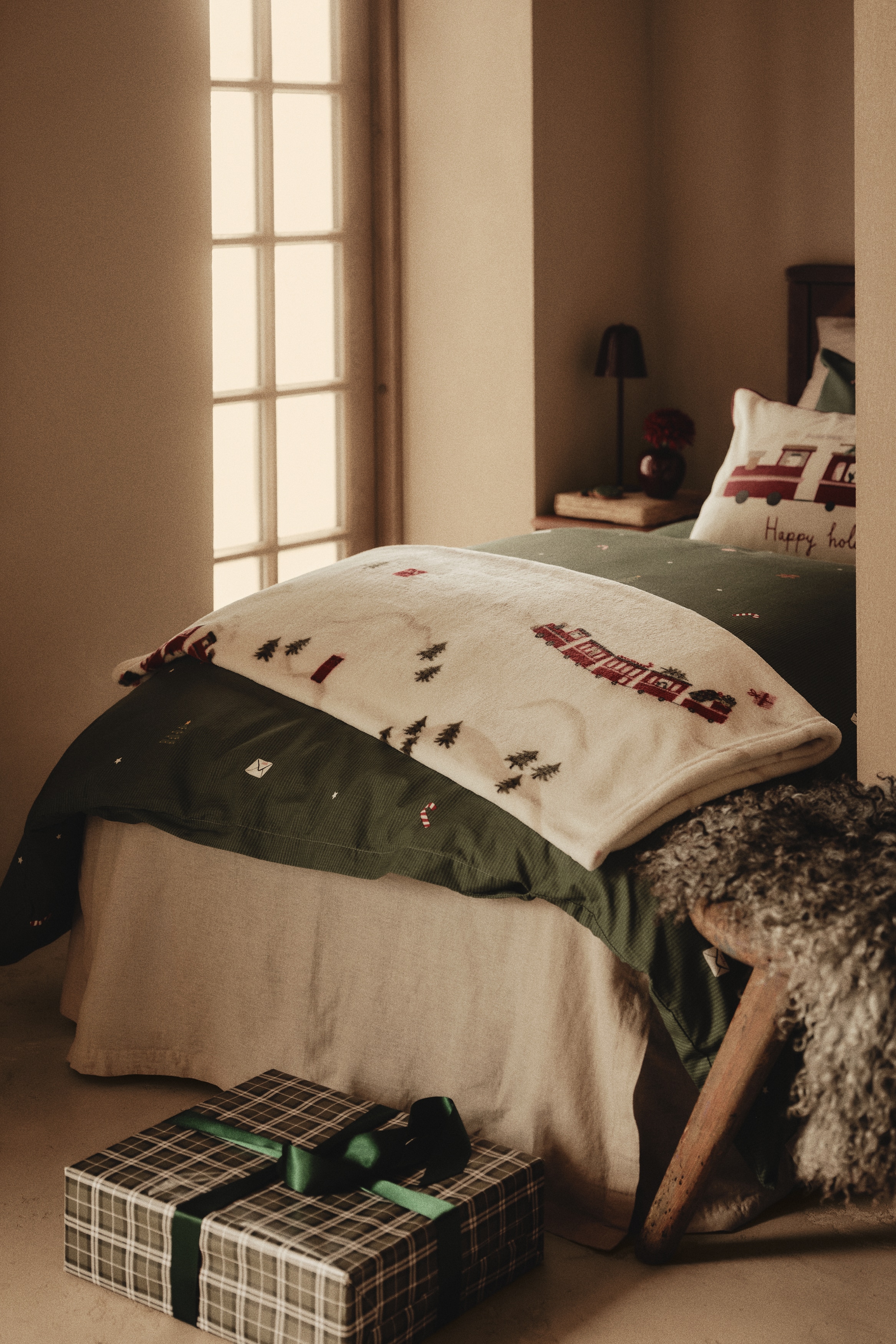 Patterned fleece blanket - クリーム/パターン/ダークグリーン/Le Petit Campus/ブラック/ゴースト/レッド/クリスマス/クリーム/スパイダー