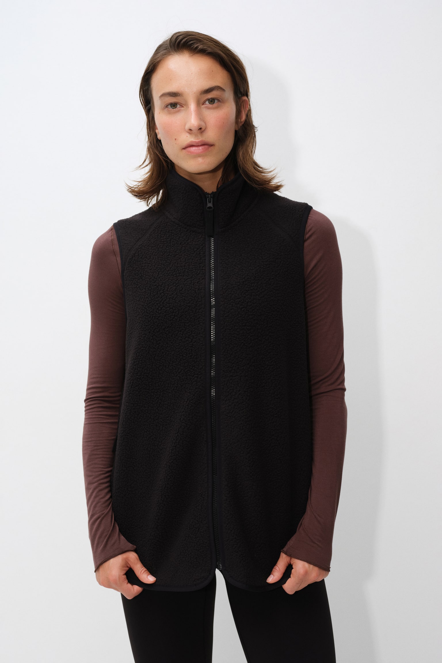 Женский жилет H&M Move Regular-Fit Teddy Fleece Sports, цвет: Чёрный — фото 4