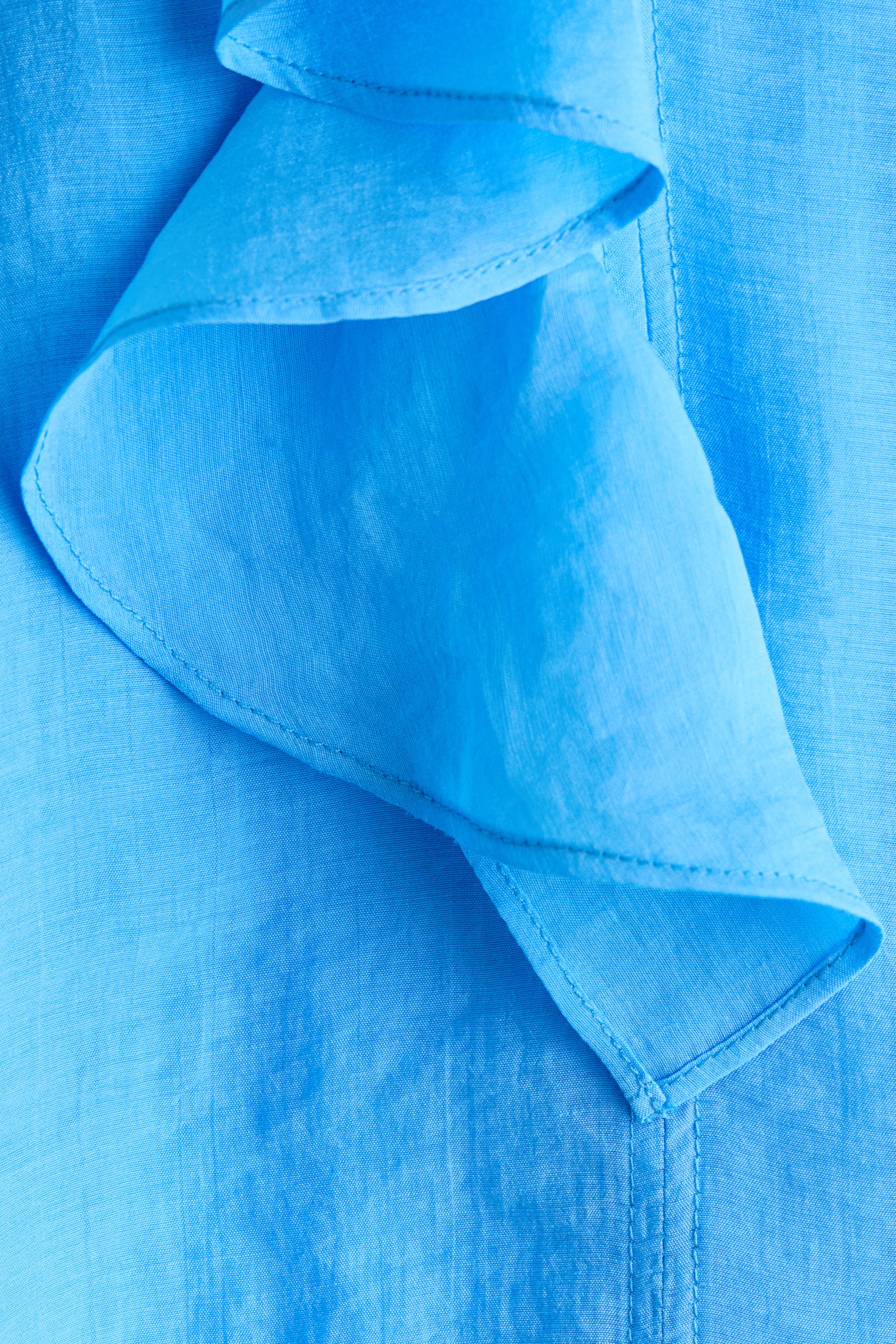 Женская блузка H&M Flounced Lyocell-Blend Blouse, цвет: Яркий синий — фото 6