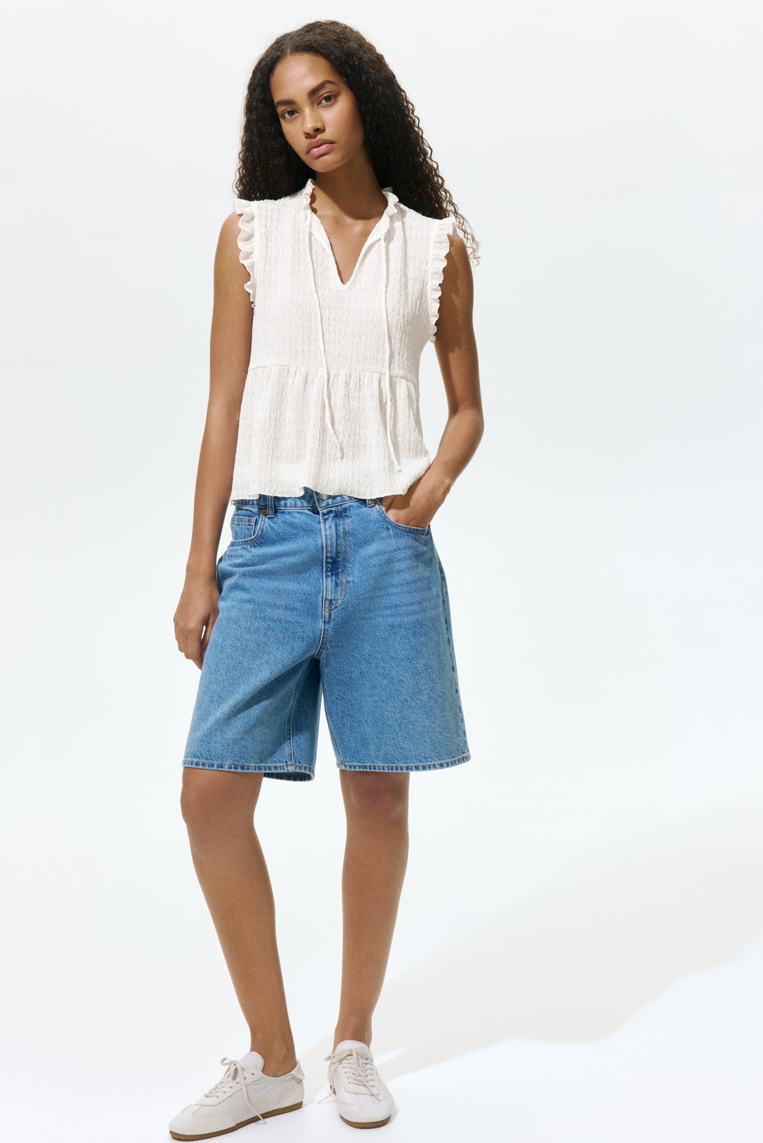 Женский топ H&M Ruffle-Trimmed Tie-Detail Top, цвет: Кремовый — фото 3