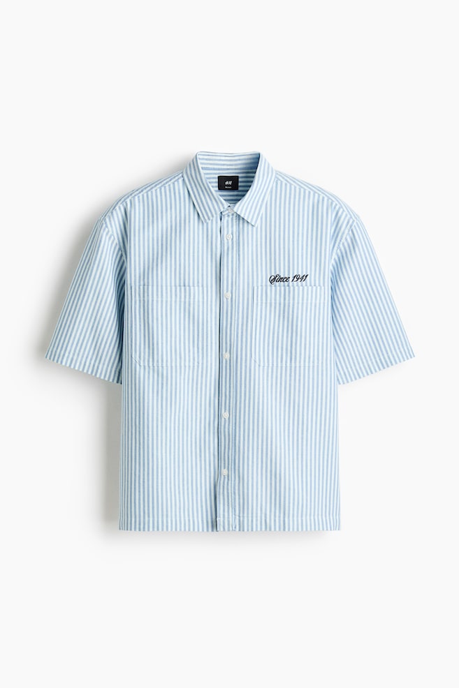 Baumwollhemd mit Motivstickereien in Relaxed Fit - Blau/Gestreift - 1