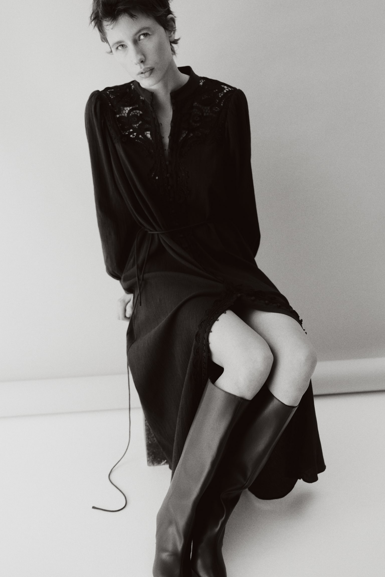 Robe en coton avec dentelle - Brun foncé - 6